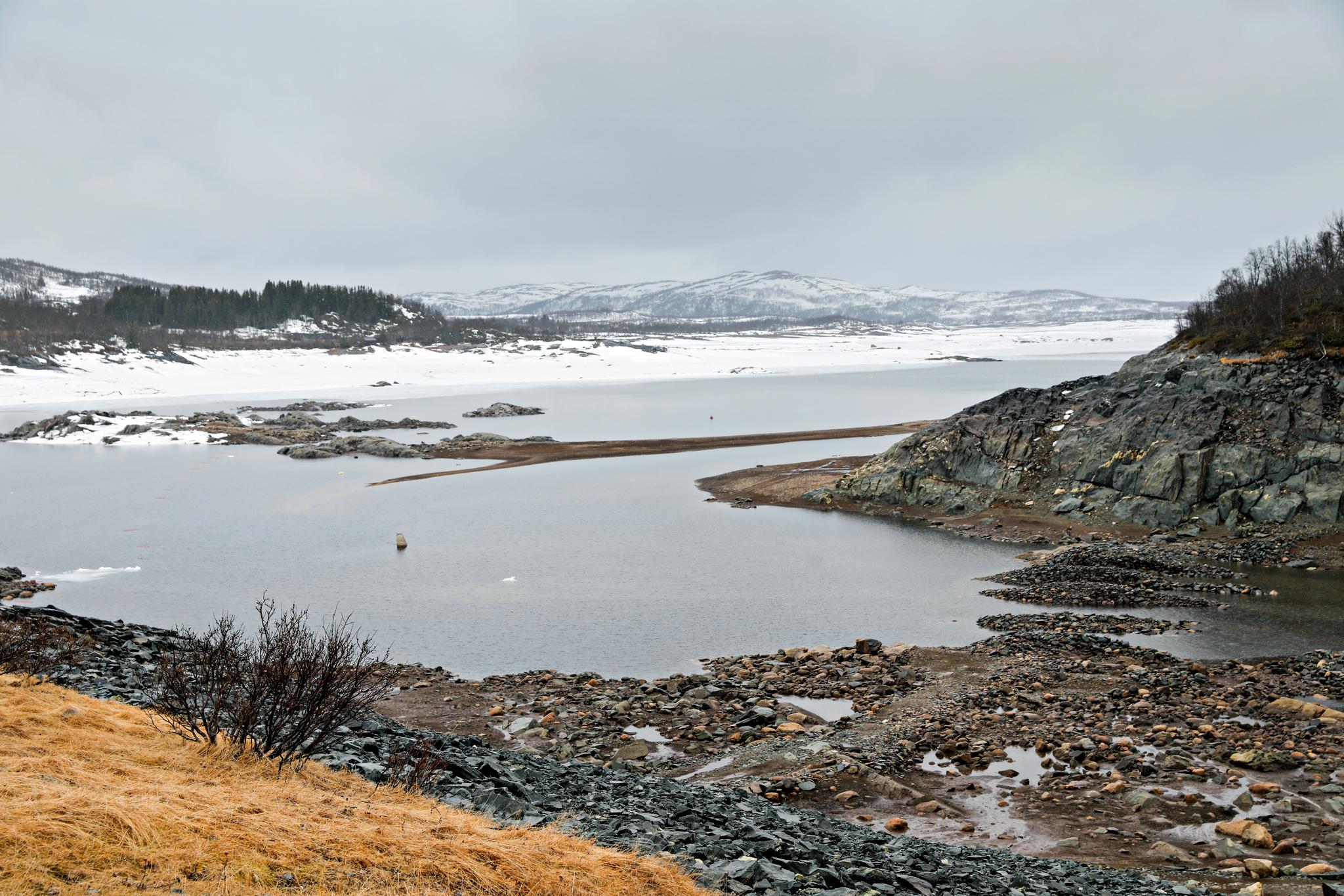 Aftenposten-fotograf Dan P. Neegaard tok dette bildet av Møsvatn, Vestfold og Telemarks største innsjø, 10. mai. Vannet ligger i Vinje og Tinn kommuner. Slike bilder festet seg hos mange i april og mai. Nå er situasjonen i endring.