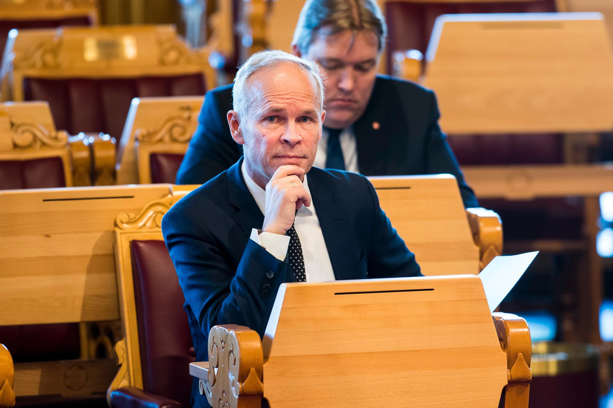 Kunnskaps- og integreringsminister Jan Tore Sanner (H) beklager sin uttalelse om 22. juli i kjølvannet av debatten om Justisdepartementet skal kunne frata norske fremmedkrigere passet uten at det avgjøres i en domstol.