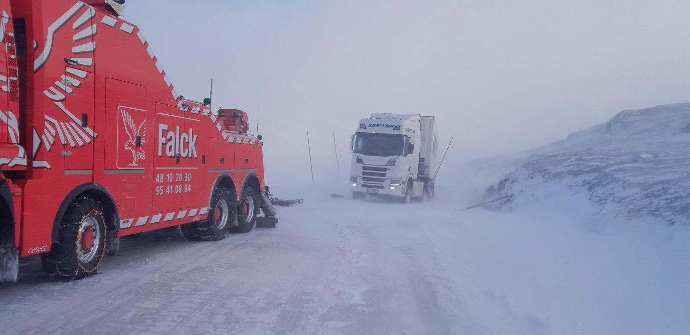 Dette vogntoget er ett av to som Bjørn Lægreid har trukket opp fra grøften på Hardangervidda torsdag formiddag.