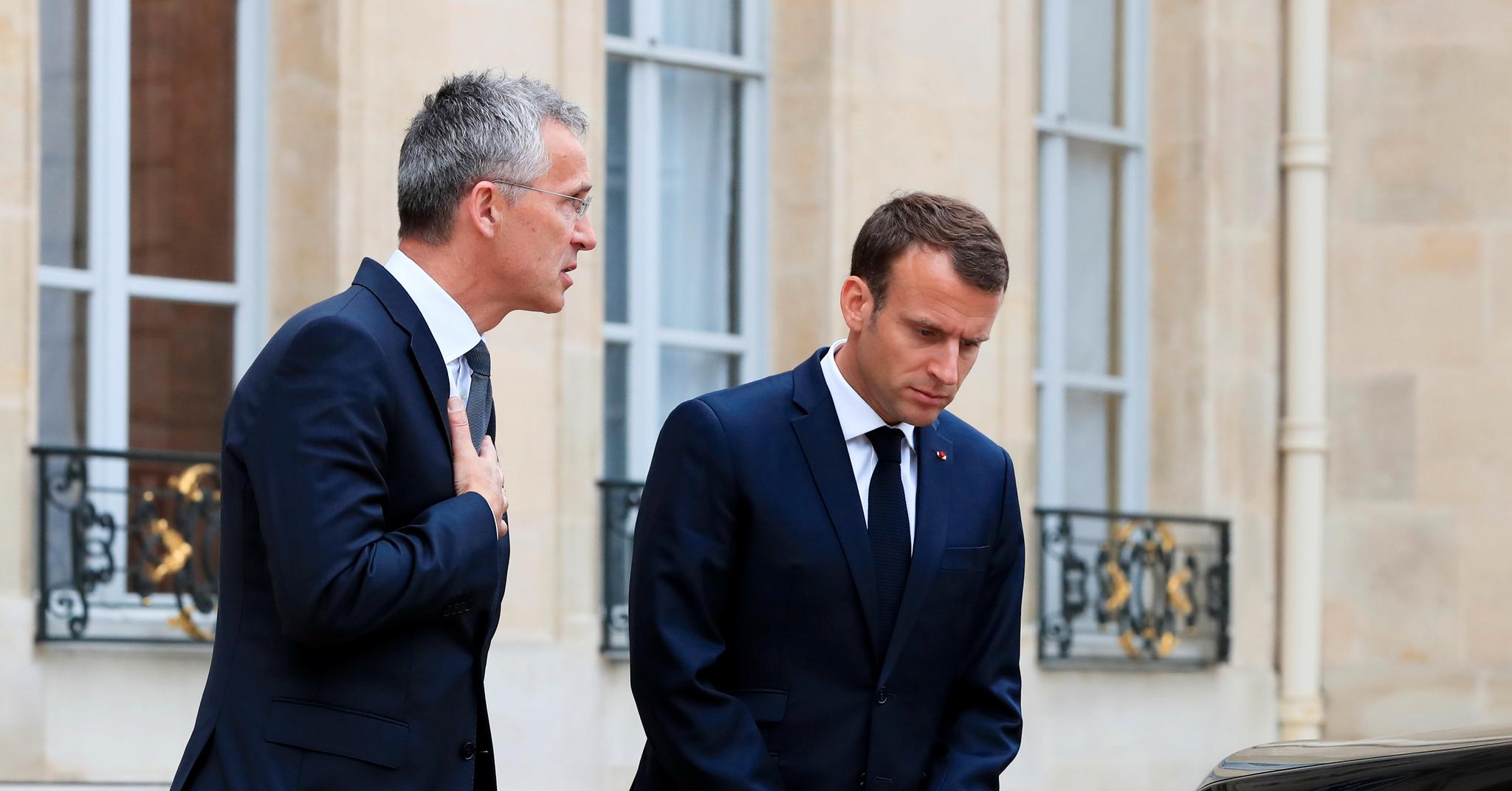 NATO-sjef Jens Stoltenberg møtte Frankrikes president Emmanuel Macron i Paris tirsdag. Macrons iherdige forsøk på å få USA til å bli i Iran-avtalen, førte ikke frem.