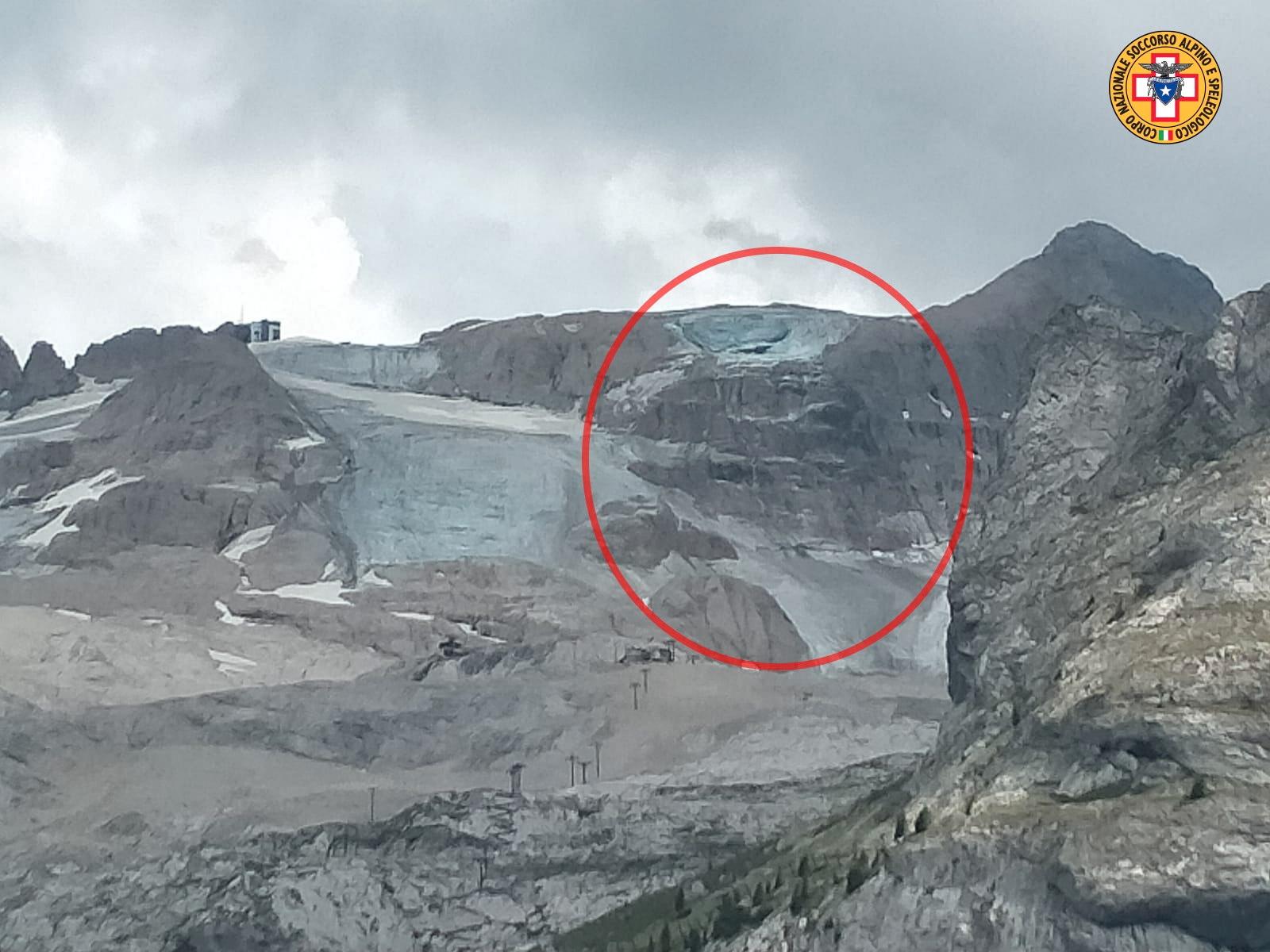 Almeno sei sono morti dopo il crollo dei ghiacciai nelle montagne in Italia
