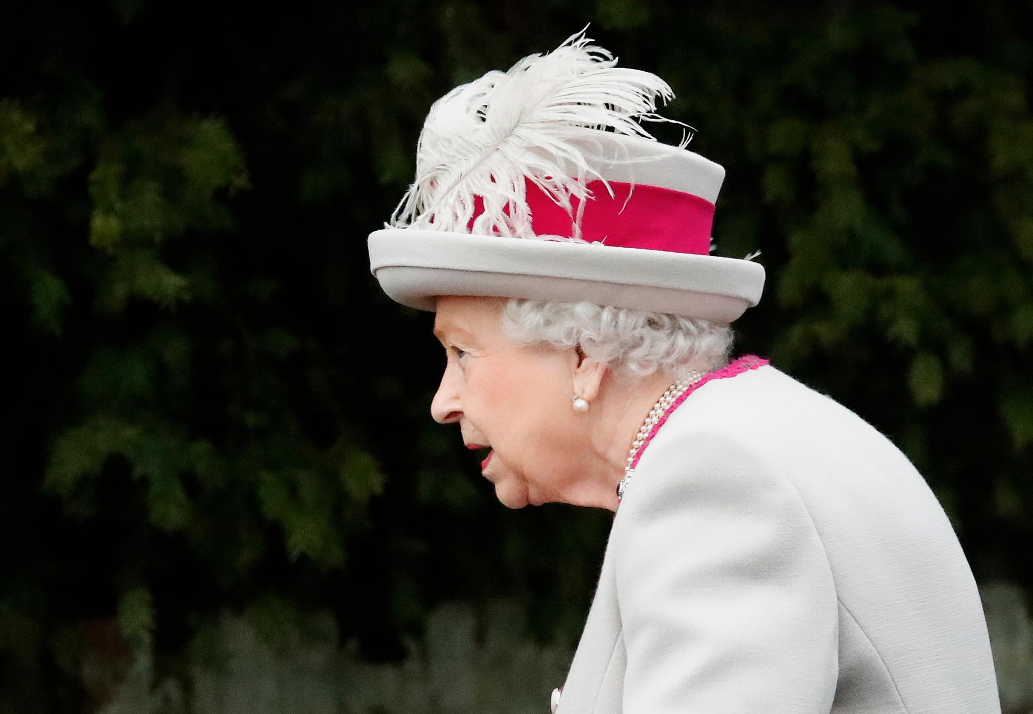 Dronning Elizabeth på vei til kirke 1. juledag.