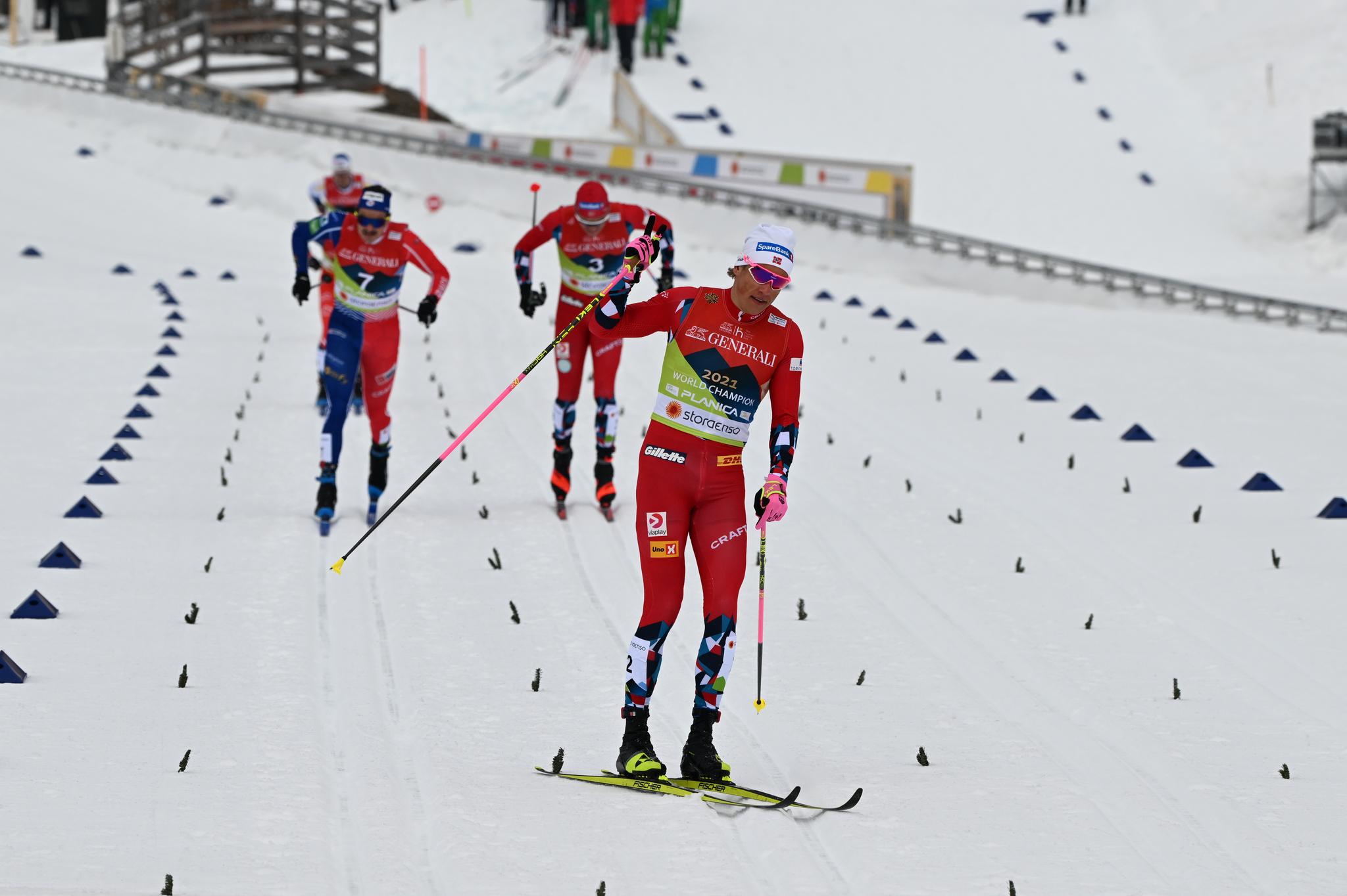 GOD START: Johannes Høsflot Klæbo har blitt verdensmester i sprint og på lagsprint i Planica. På 30 km med skibytte ble det sølv. 15 km fri, stafett og 50 km klassisk gjenstår. 