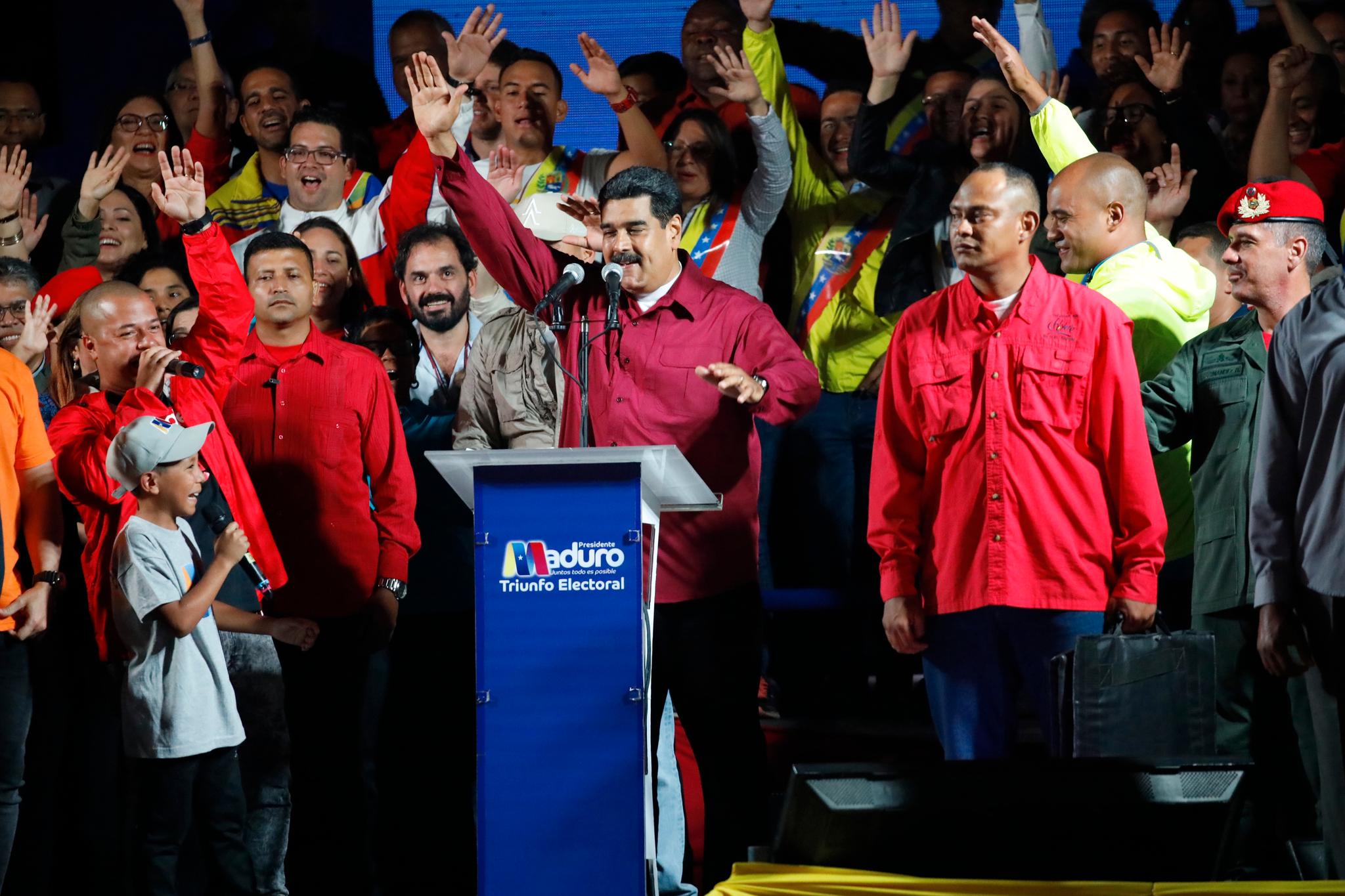 Venezuelas president Nicolás Maduro taler til sine tilhengere etter at resultatet ble klart.