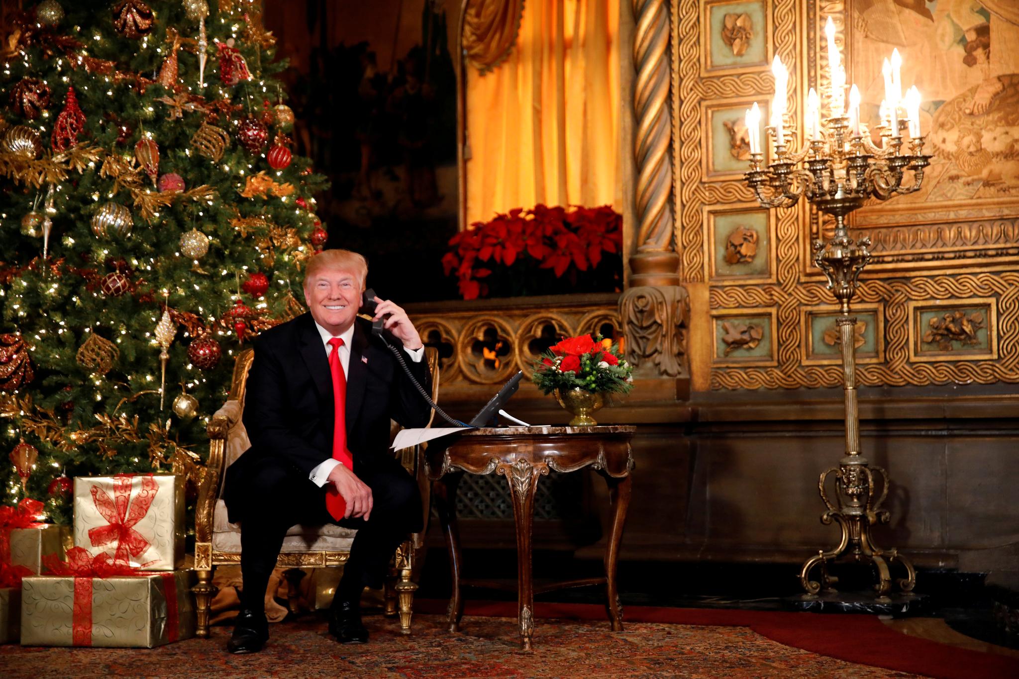 I 2017 feiret presidenten jul på Mar-a-lago og snakket med barn som ringte til Luftforsvarets julenissetelefon.