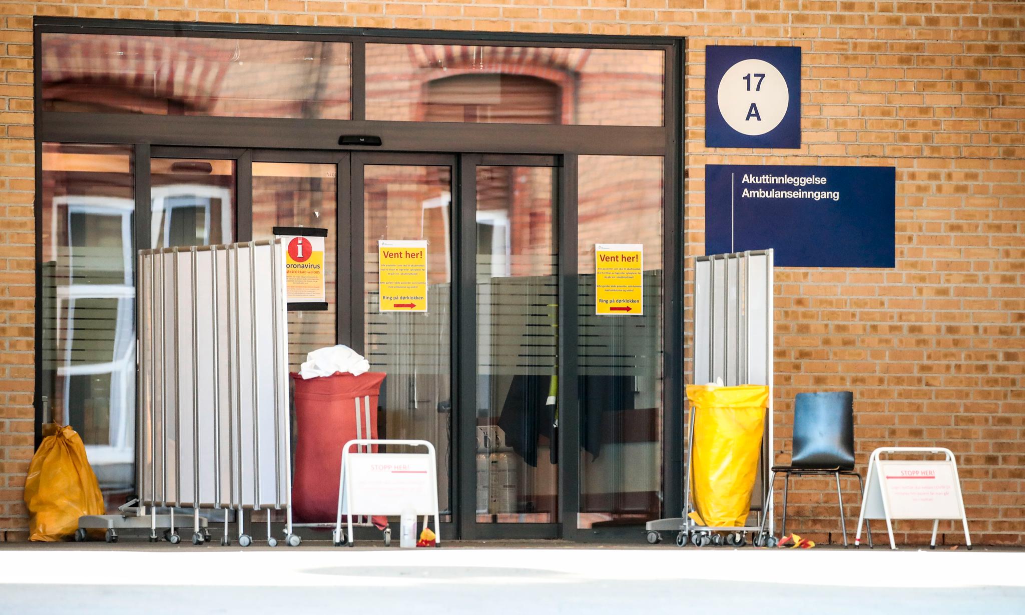 Inngangen ved akuttmottagelsen på OUS Ullevål sykehus i forbindelse med korona-situasjonen på sykehuset.