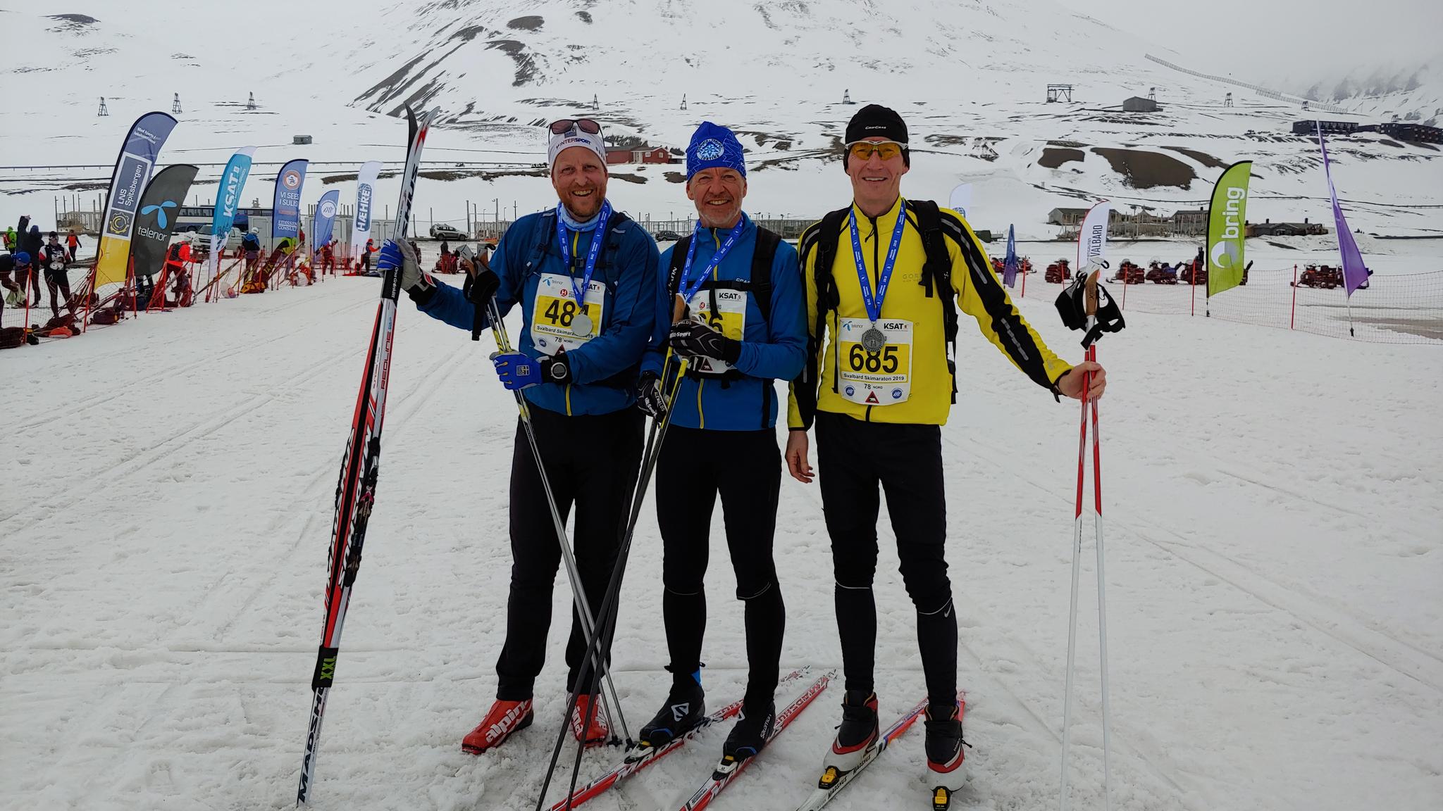 Streikfaste skiløpere på Svalbard: De svenske skituristene må vente fem dager på å komme hjem som følge av SAS-streiken etter å ha deltatt i skimaraton på Svalbard. Fra venstre Andreas Anderson, Jörgen Modig og Arne Strid.