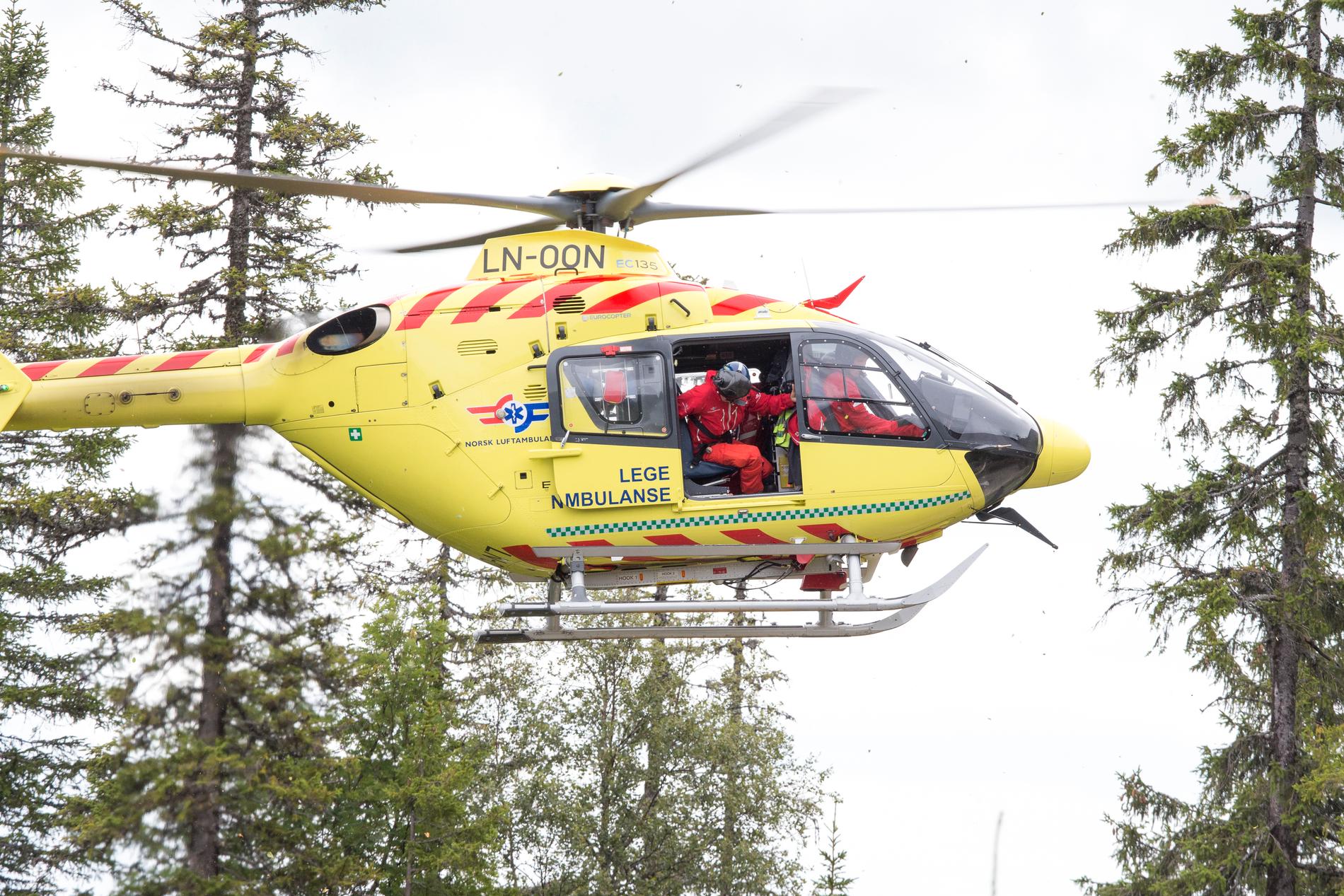 HENTET UT ONSDAG: Det var tirsdag kveld at ulykken skjedde i Sør-Aurdal kommune. Avdøde ble hentet ut med ambulansehelikopter onsdag formiddag.