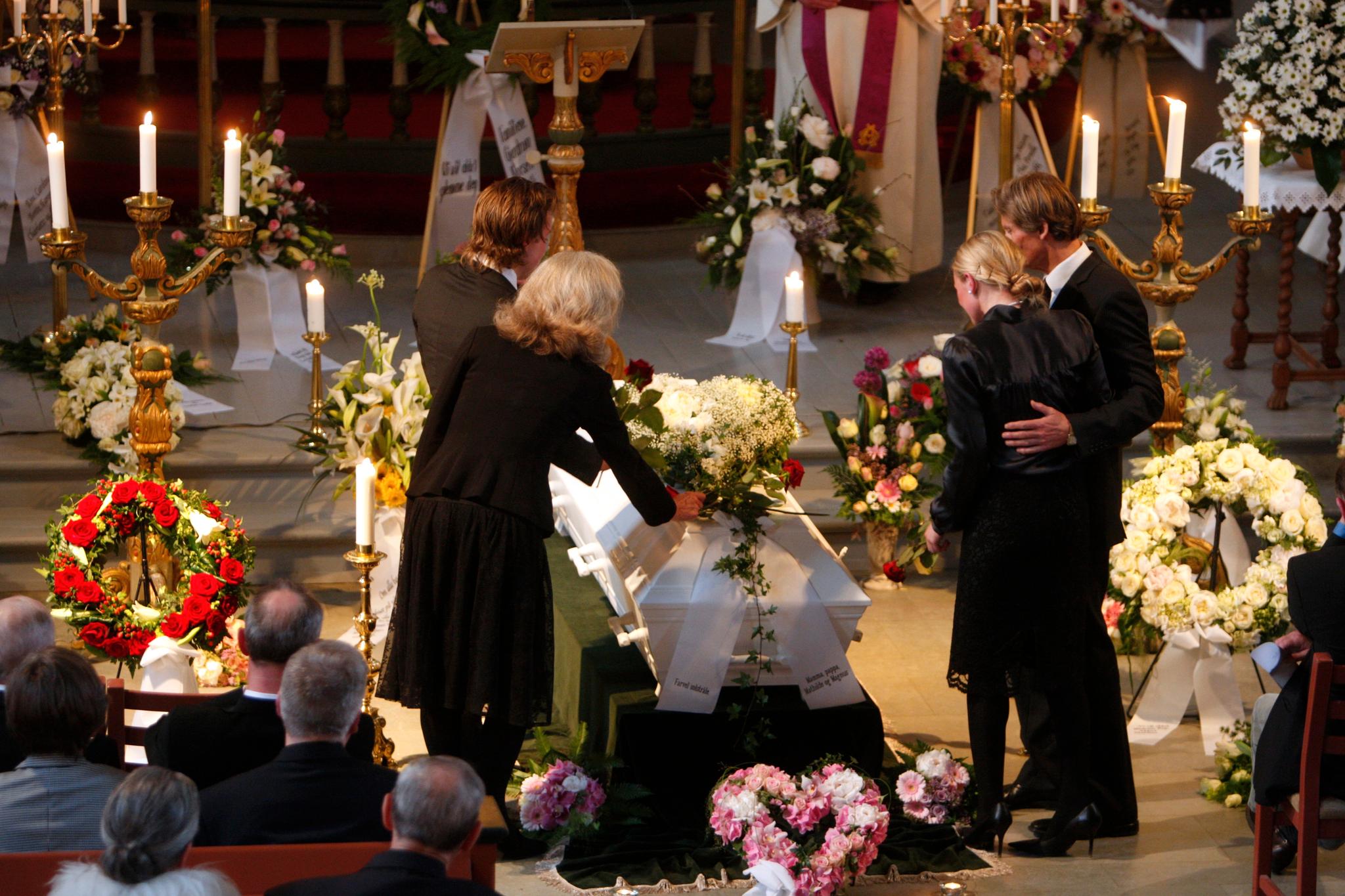The funeral was 30. april 2008 in Asker curch outside Oslo.