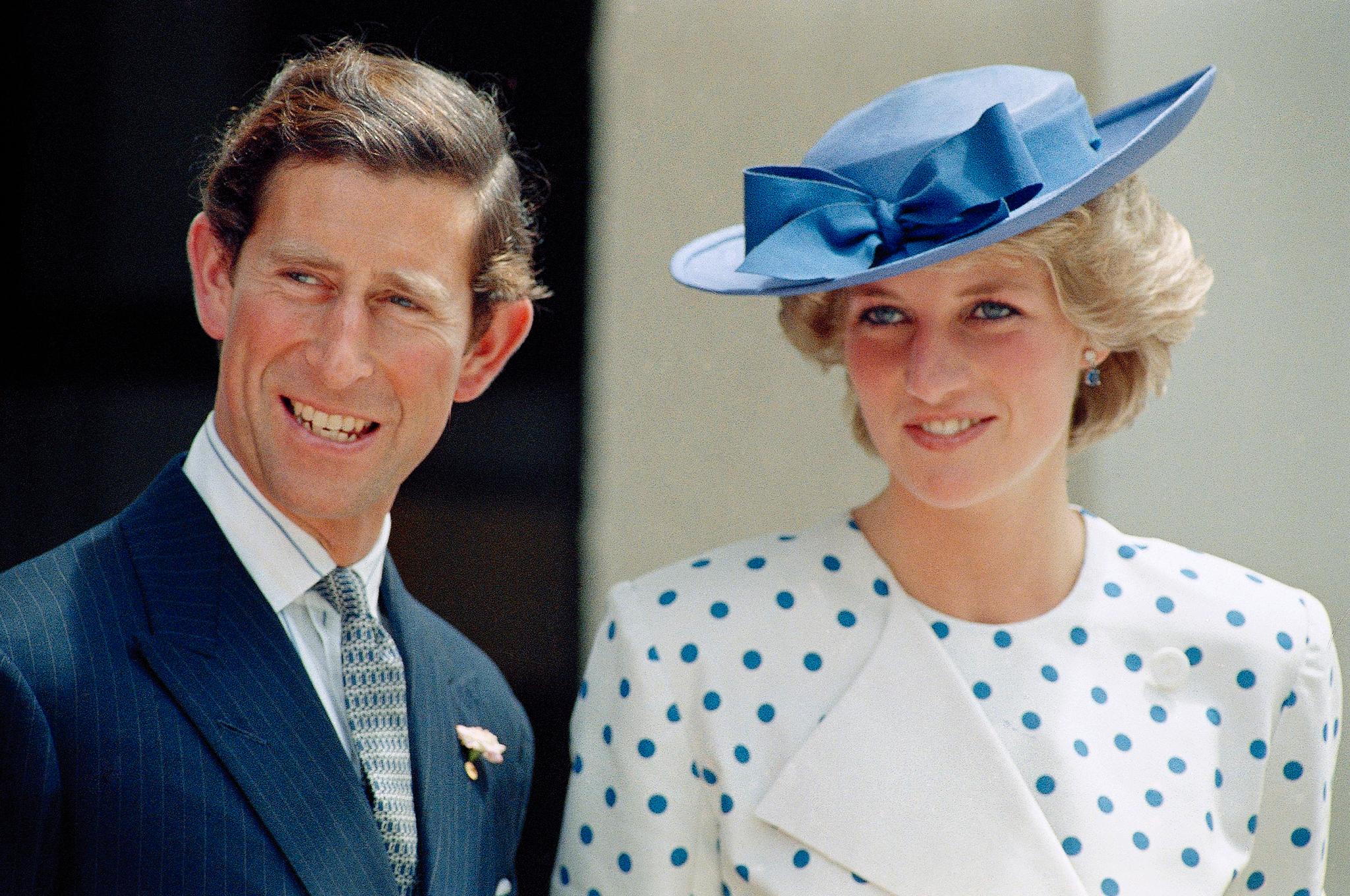 Prins Charles og prinsesse Diana foran Lodge Canberra i Australia i 1985.