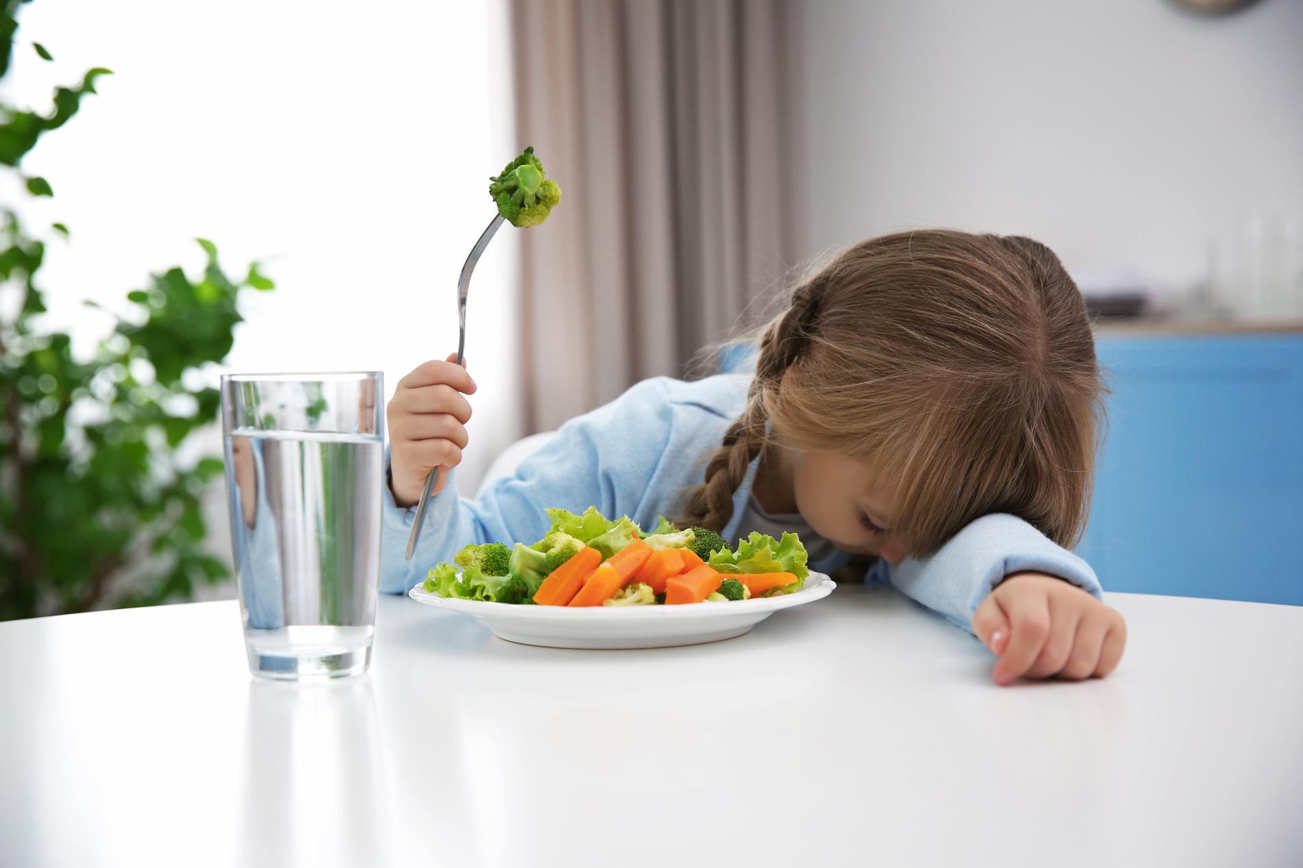 Krankzinnigheid sponsor ONWAAR Ernæringsekspert: – Ikke press barna til å spise noe det ikke vil ha