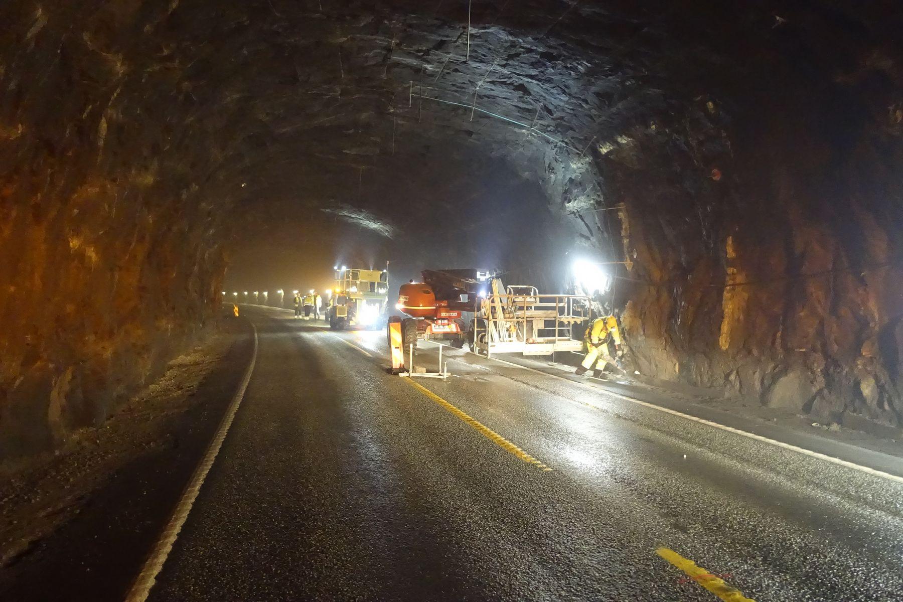 RUSTER OPP: Vegvesenet skal ruste opp to tunneler. Det betyr nattestengt vei på E39 i Norhordland. 