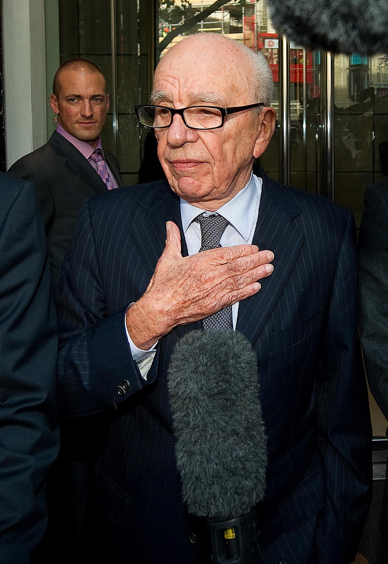  I løpet av 1990-tallet ble  Rupert Murdoch «verdens ukronede sports-tsar». 
