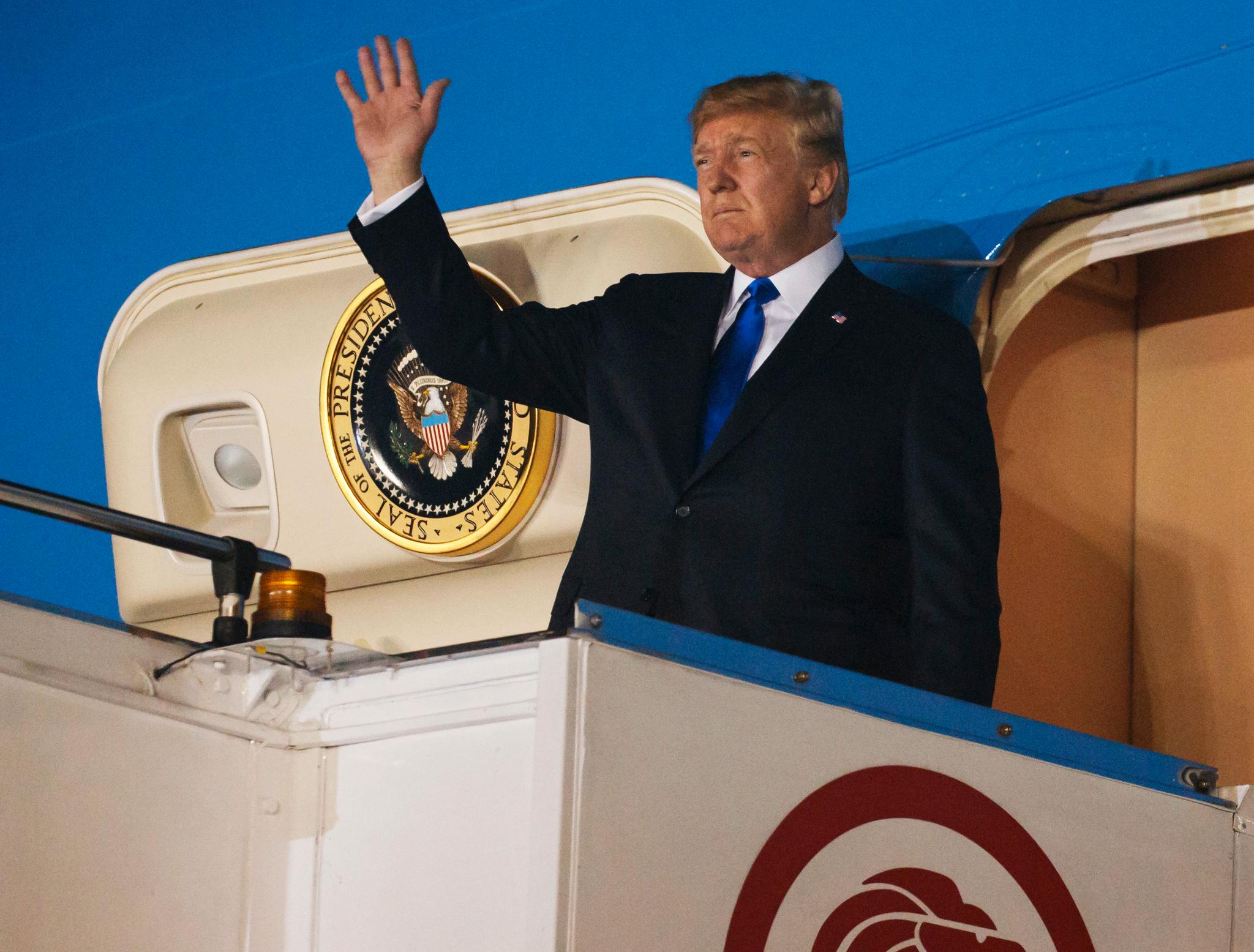 President Donald Trump landet i Singapore søndag.