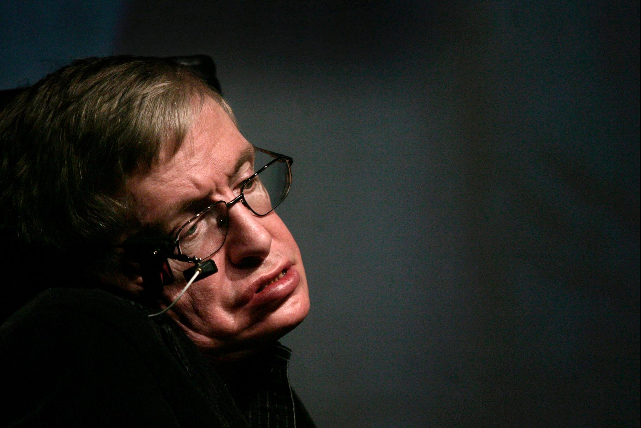  Hawking var opptatt av at menneskeheten må forberede seg på at ulike globale katastrofer kan skje, og at de vil være en utfordring for livet på Jorden.  