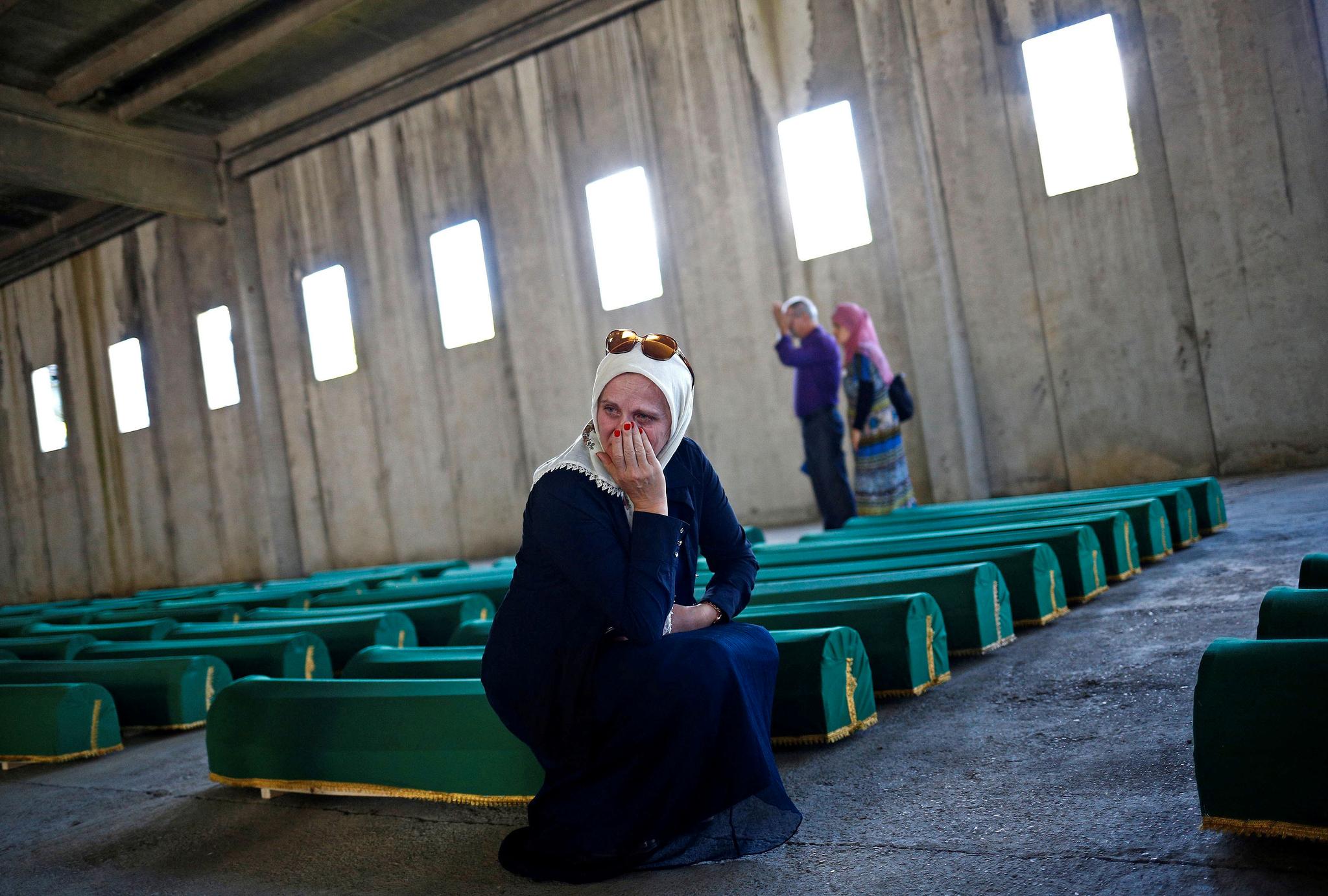 Det har tatt lang tid å finne og identifisere ofrene for Srebrenica-massakren. De drepte i disse kistene ble identifisert i 2015.