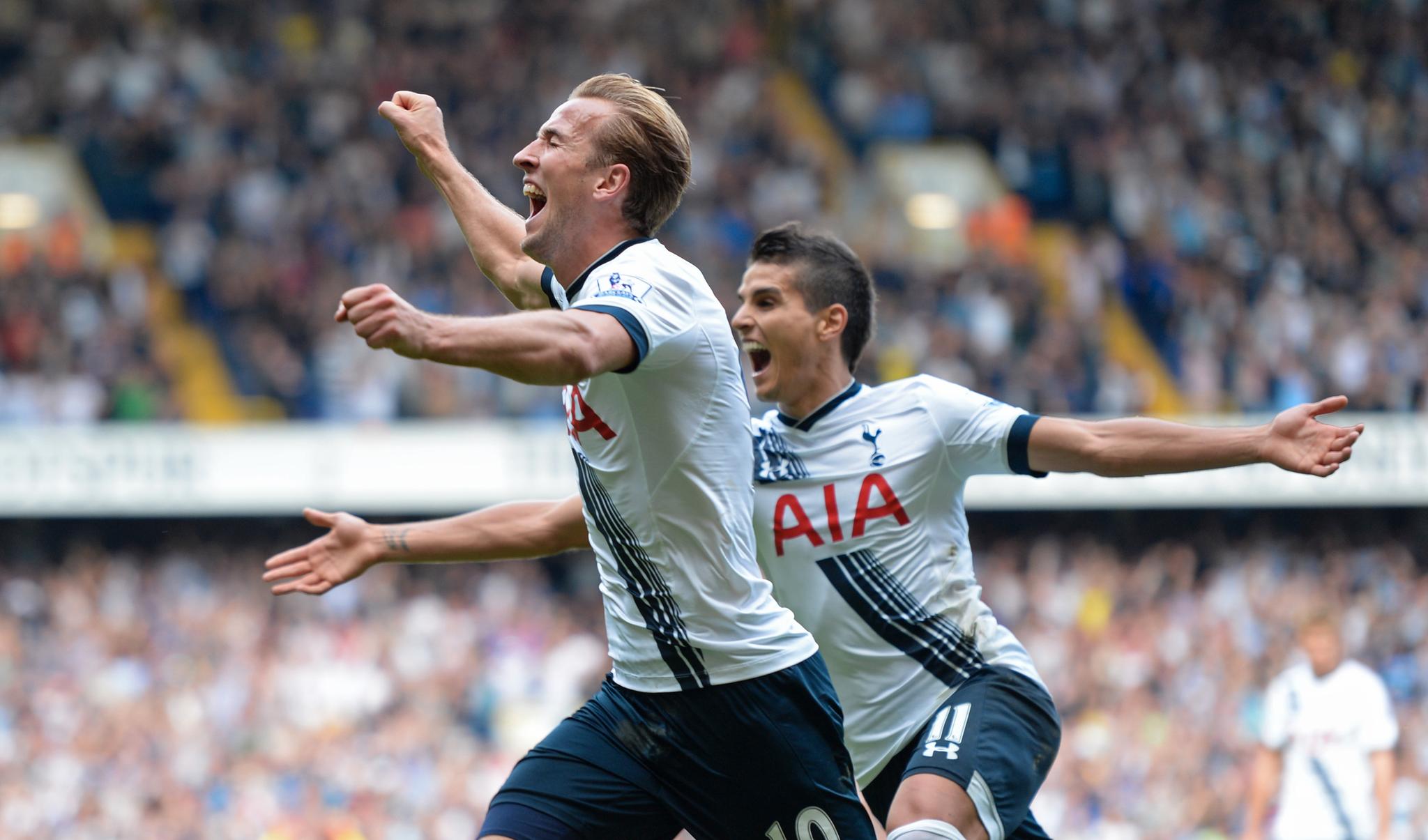 ENDELIG: Harry Kane har satt inn 3-1 for Tottenham. Erik Lamela (bak) fikk også sin forløsende scoring senere i kampen.