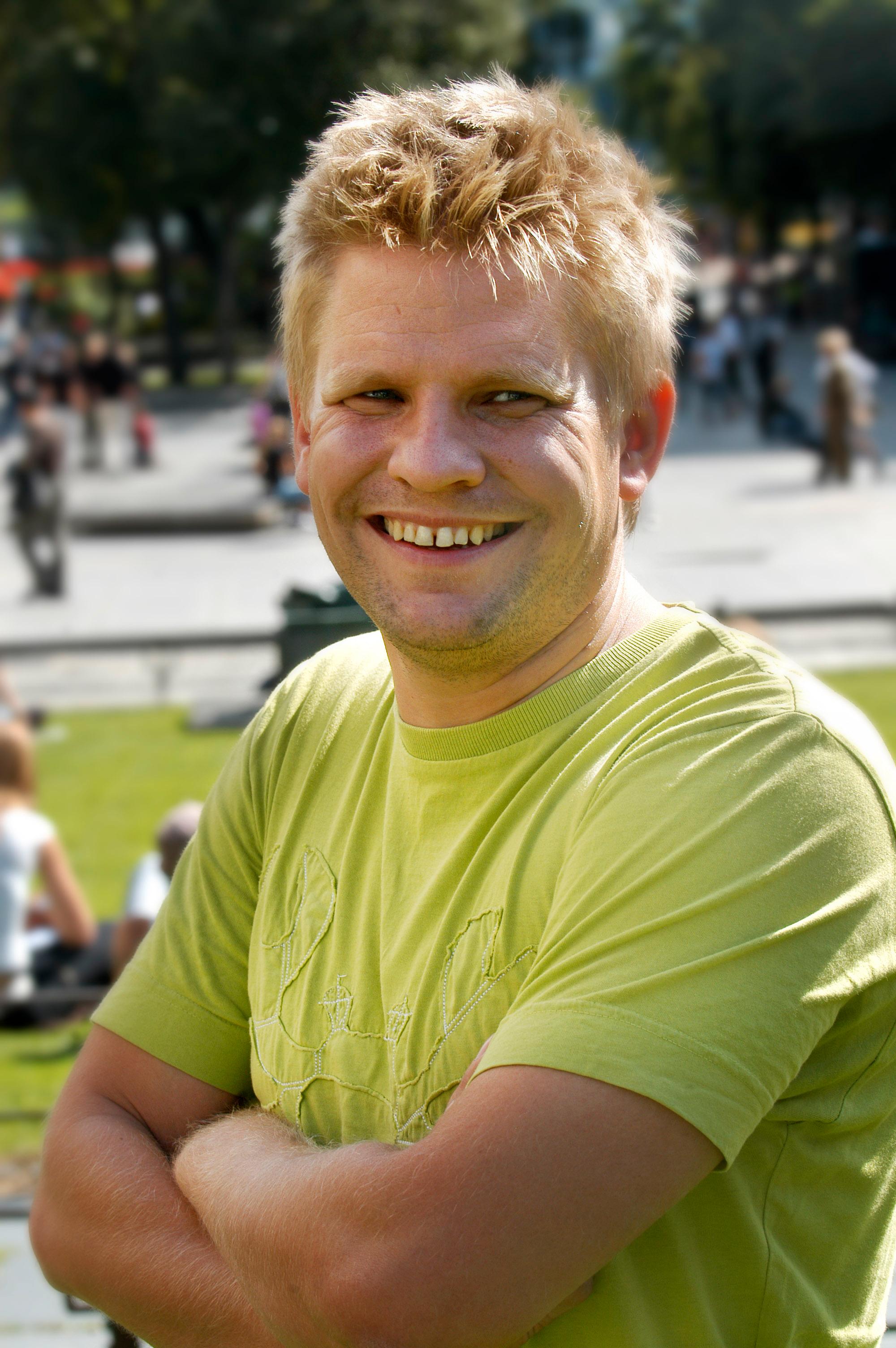 Håvard Lilleheie er norsk skuespiller, programleder og komiker. Han er stor Strømsgodset-fan, og har laget låten «Samma for meg (bare Godset vinner)».