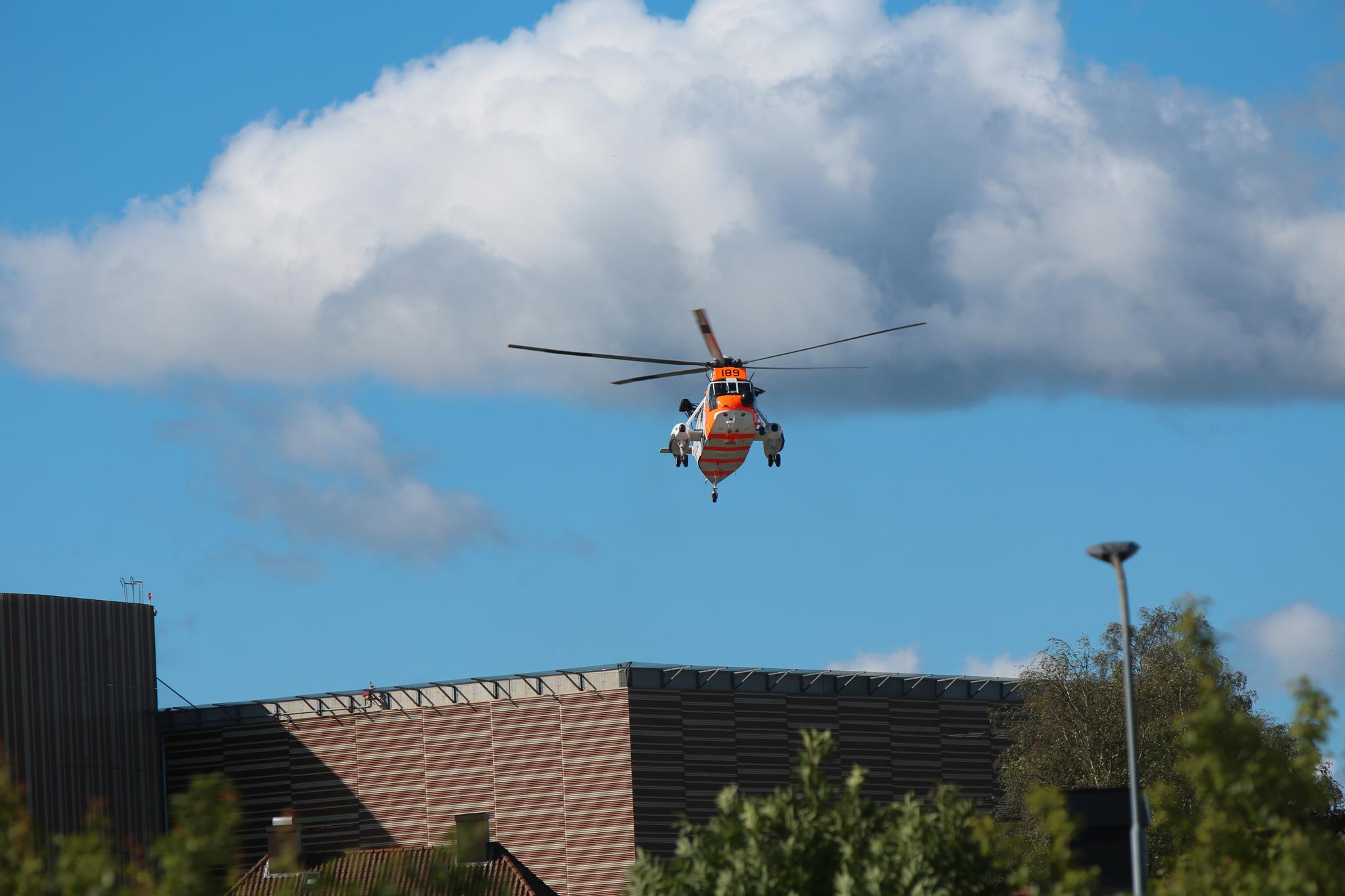 Et Sea King redningshelikopter fra Rygge lander på Sykehuset i Vestfold (SiV) Tønsberg i forbindelse med en badeulykke i Åsgårdstrand. 