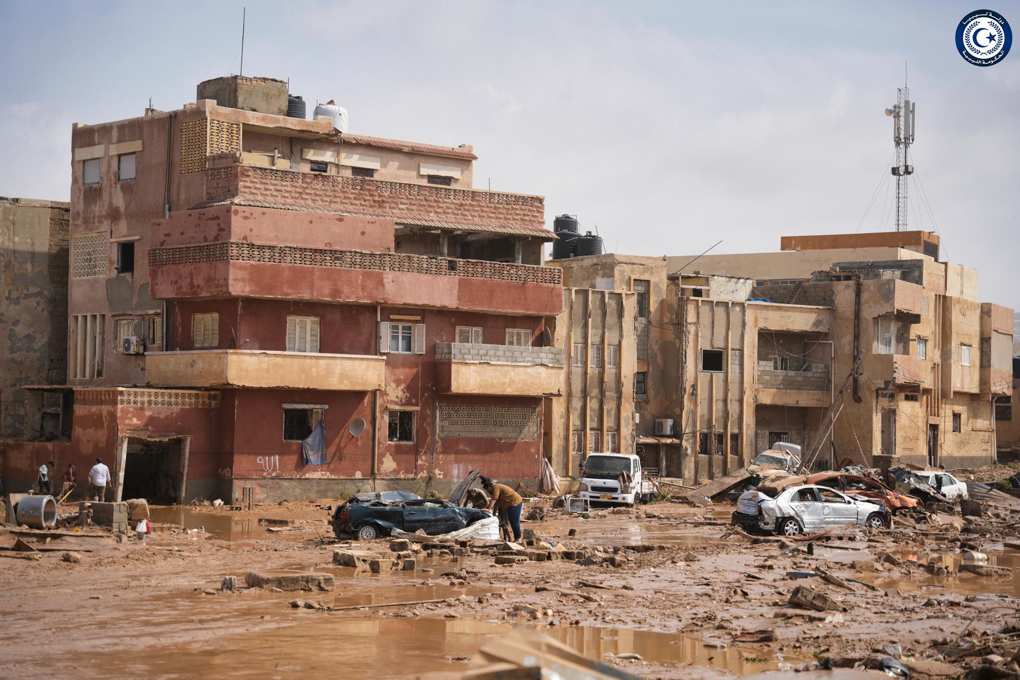 Dette bildet er frigitt av libyske myndigheter og viser skader i Derna.