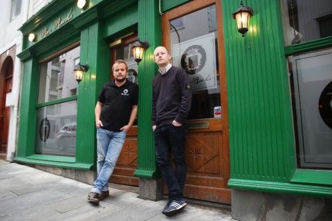 TURKLARE: Neste fredag spiser Andre Kvilhaug (t.v) og Tor Kristian Karlsen kalkun i direktørlosjen på  City Ground i Nottingham.
