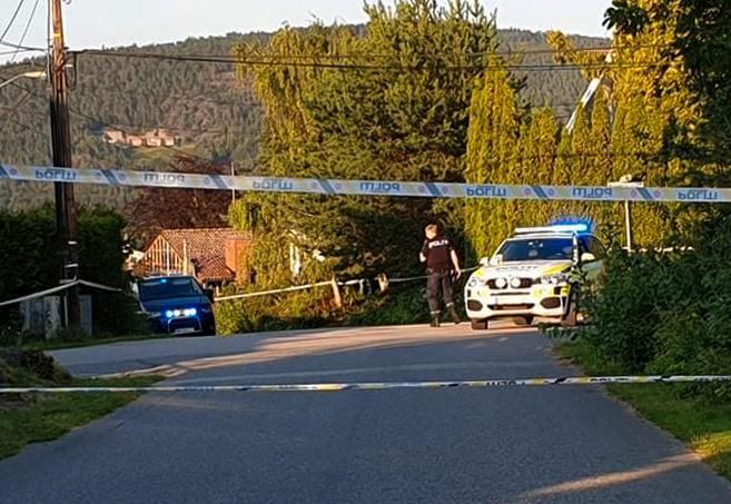 Politiet avfyrte skudd mot en person under et oppdrag i Porsgrunn lørdag ettermiddag. Politiet har kontroll på en person og har sperret av et større område.