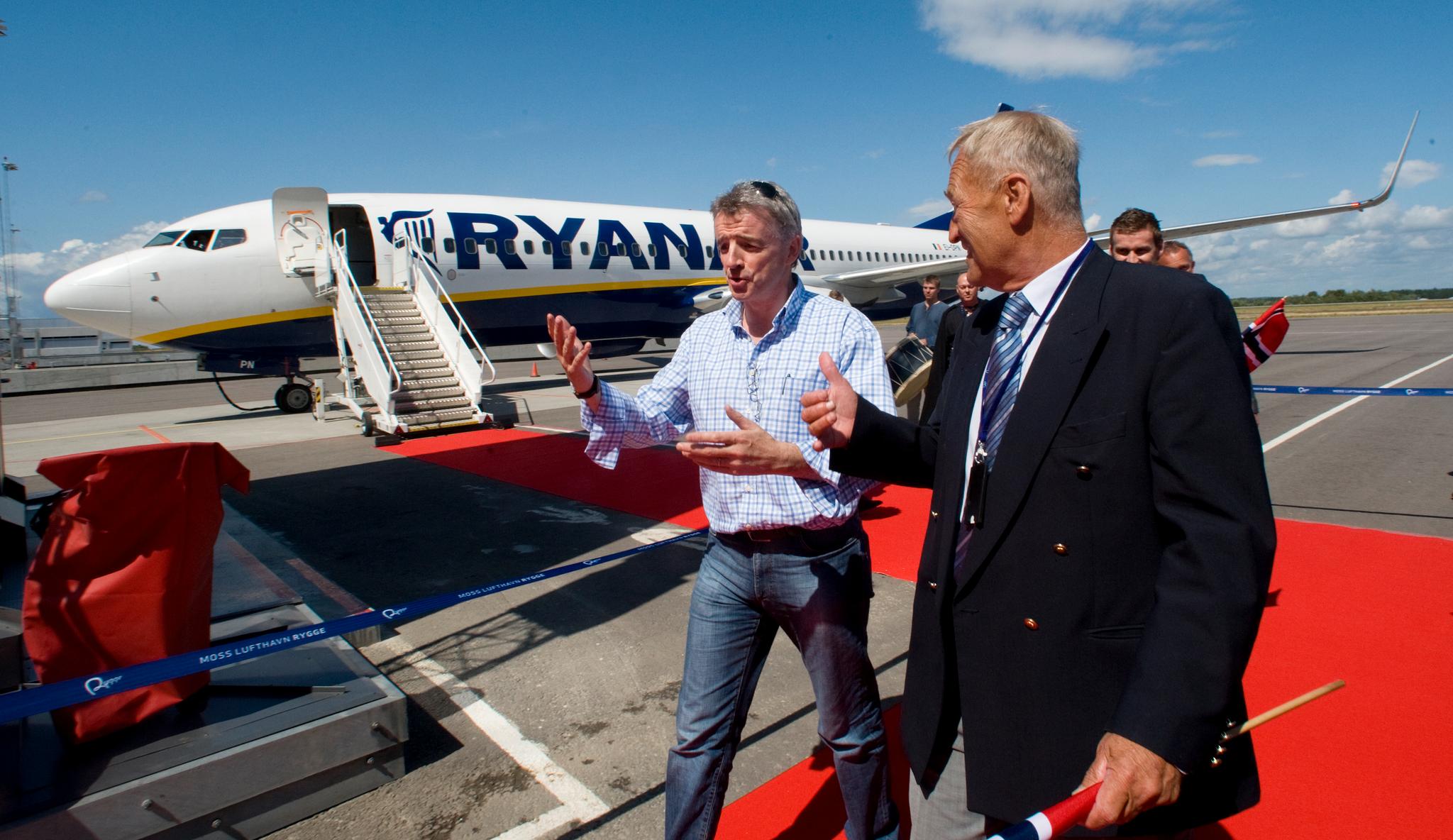 Ryanair ble tatt i mot med åpne armer da selskapet valgte å satse tung på Moss lufthavn som eneste norske base i 2009. Her er selskapets fargerike sjef, Michael O'Leary sammen med Svein Hurlen som er styreleder for flyplassen.