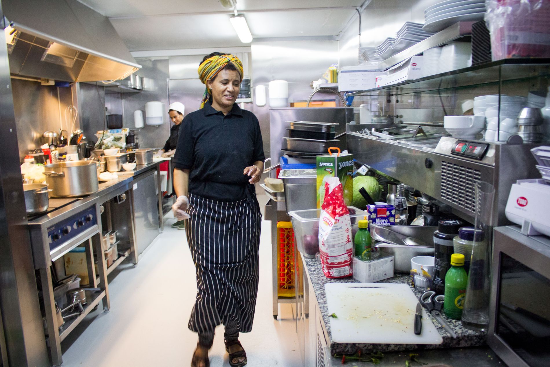  Sosina Asrat gleder seg over et nytt kjøkken, et kjøkken hvor det er plass til flere enn to personer om gangen. 