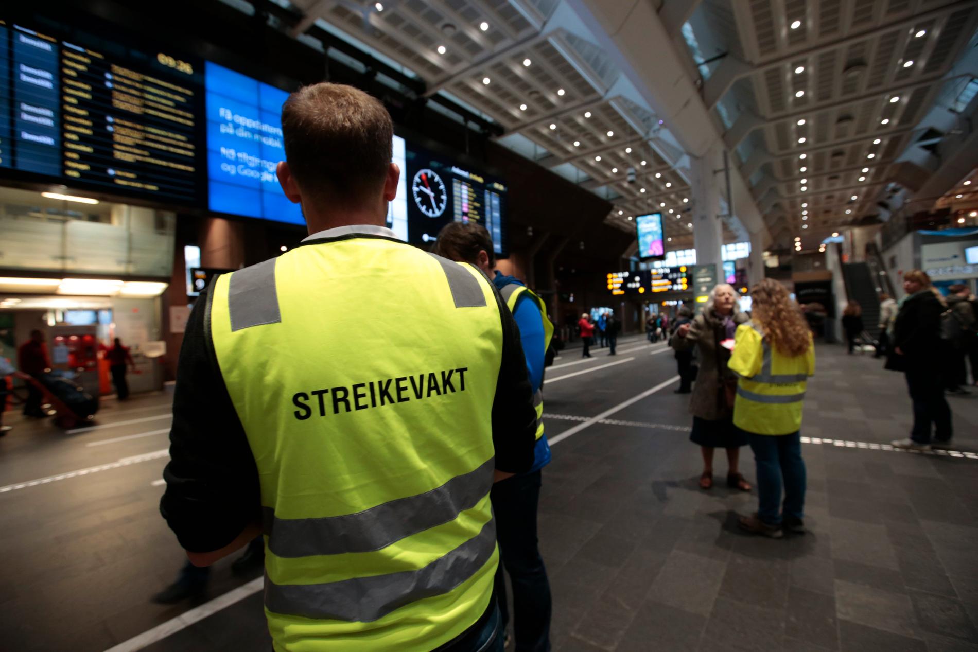 SREIKER: Togstreiken fortsetter. På Oslo S er det få togreisende.