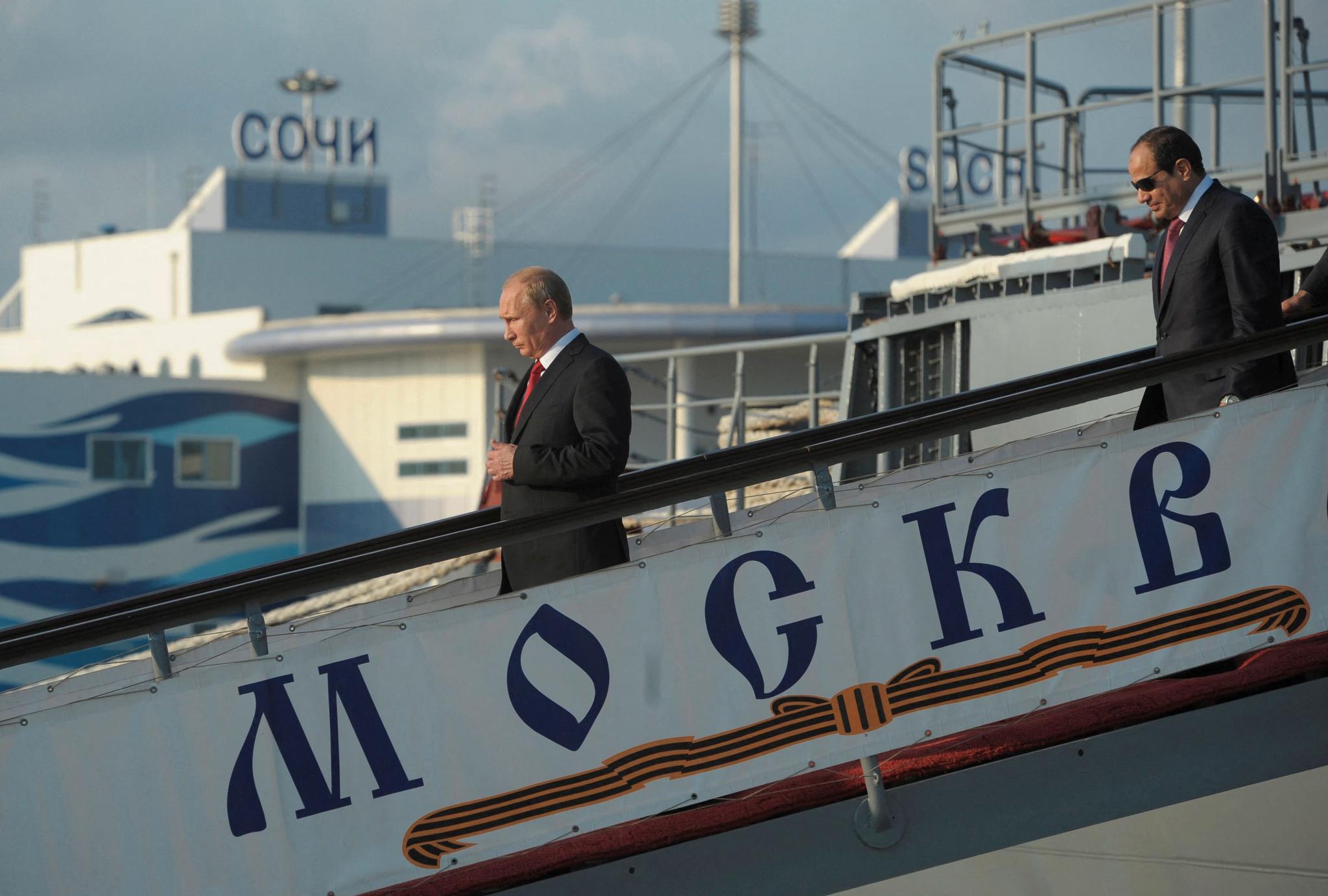 Russlands president Vladimir Putin ombord på «Moskva» i 2014.