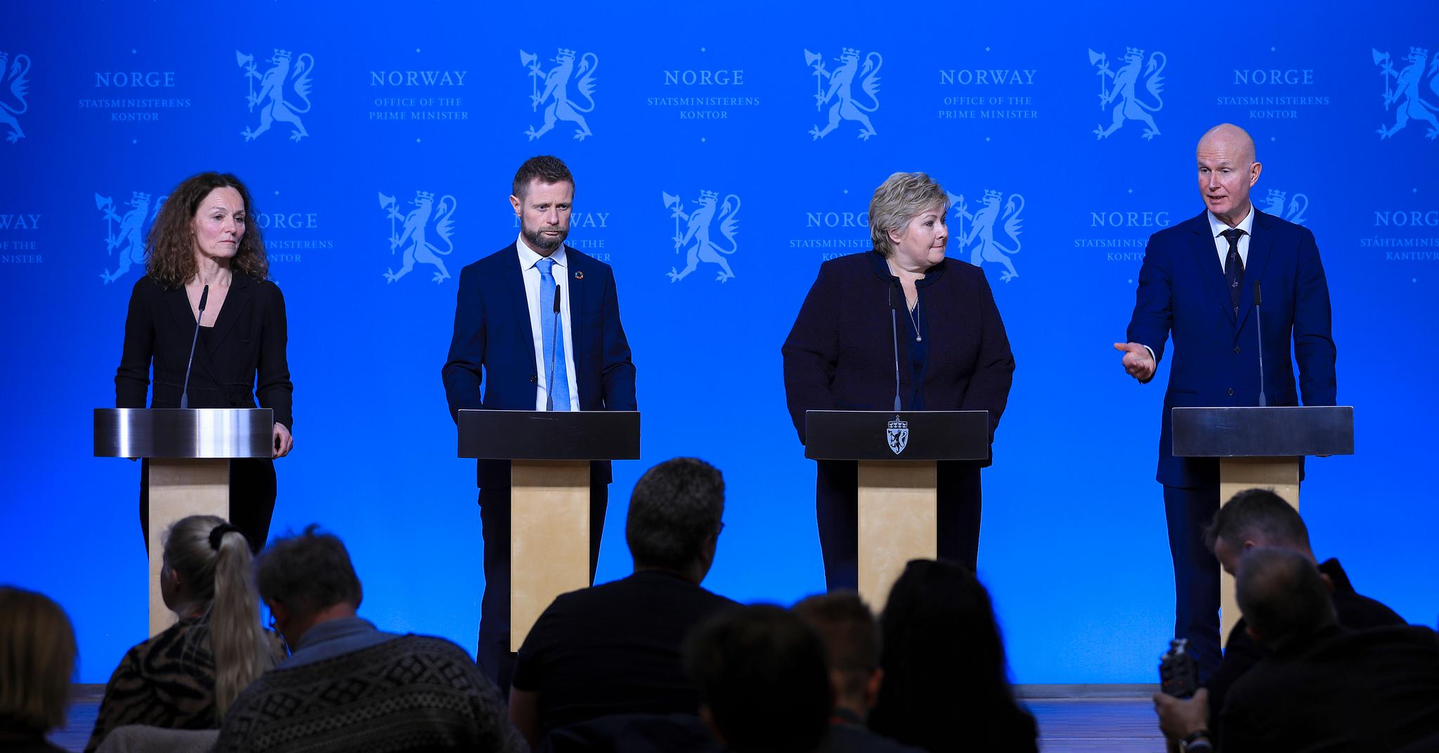 Helseminister Bent Høie og statsminister Erna Solberg på den historiske pressekonferansen 12. mars 2020, hvor direktoratet innførte de strengeste tiltakene i Norge i fredstid.