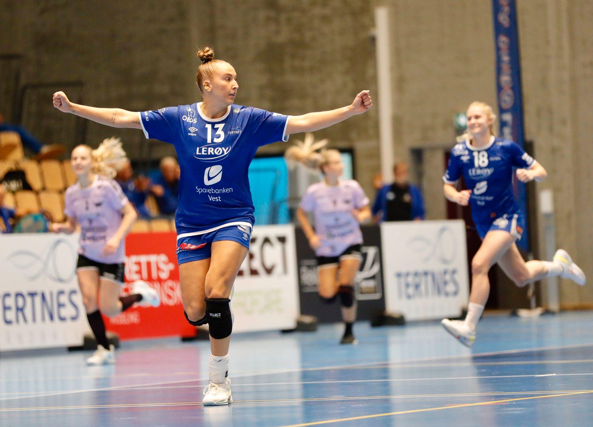 Emma Holtet scoret to mål mot Larvik. Her fra første hjemmekamp mot Romerike Ravens.