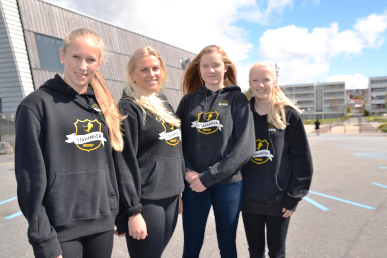 Karoline Pedersen (16), fra venstre, Jeanett Hjelm (19), Ena Nystrøm (15) og Une Bjelland Strandborg (16), bidro alle til at Stavanger Hockey vant seriegull forrige sesong.