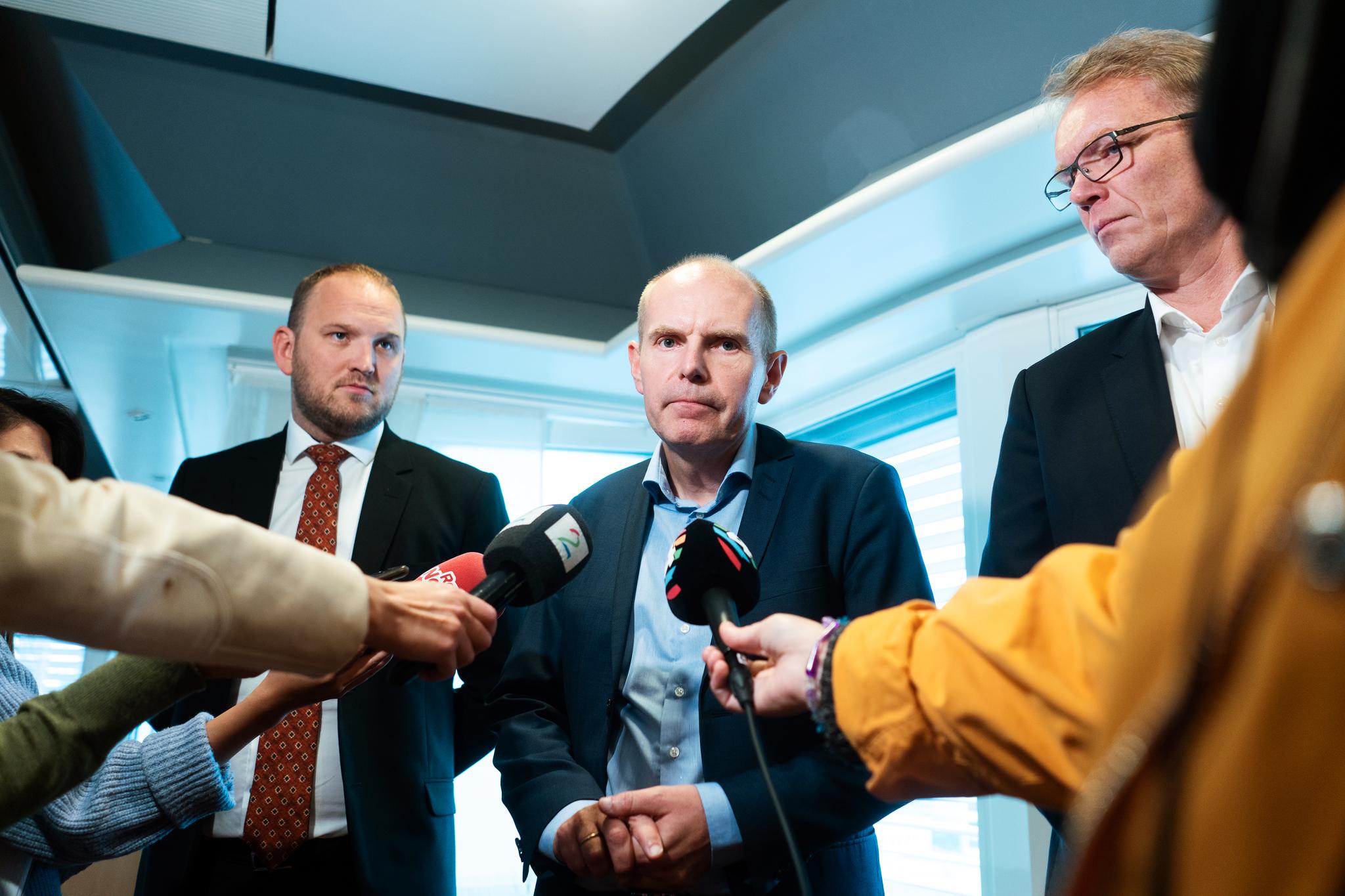 Konsernsjef Gorm Frimannslund (i midten) har brukt 4,6 millioner kroner på ekstern juridisk bistand i Bane Nor. Her sammen med tidligere samferdselsminister Jon Georg Dale (t.v.) tidligere konsernsjef i Vy Tog, Arne Fosen i 2019.