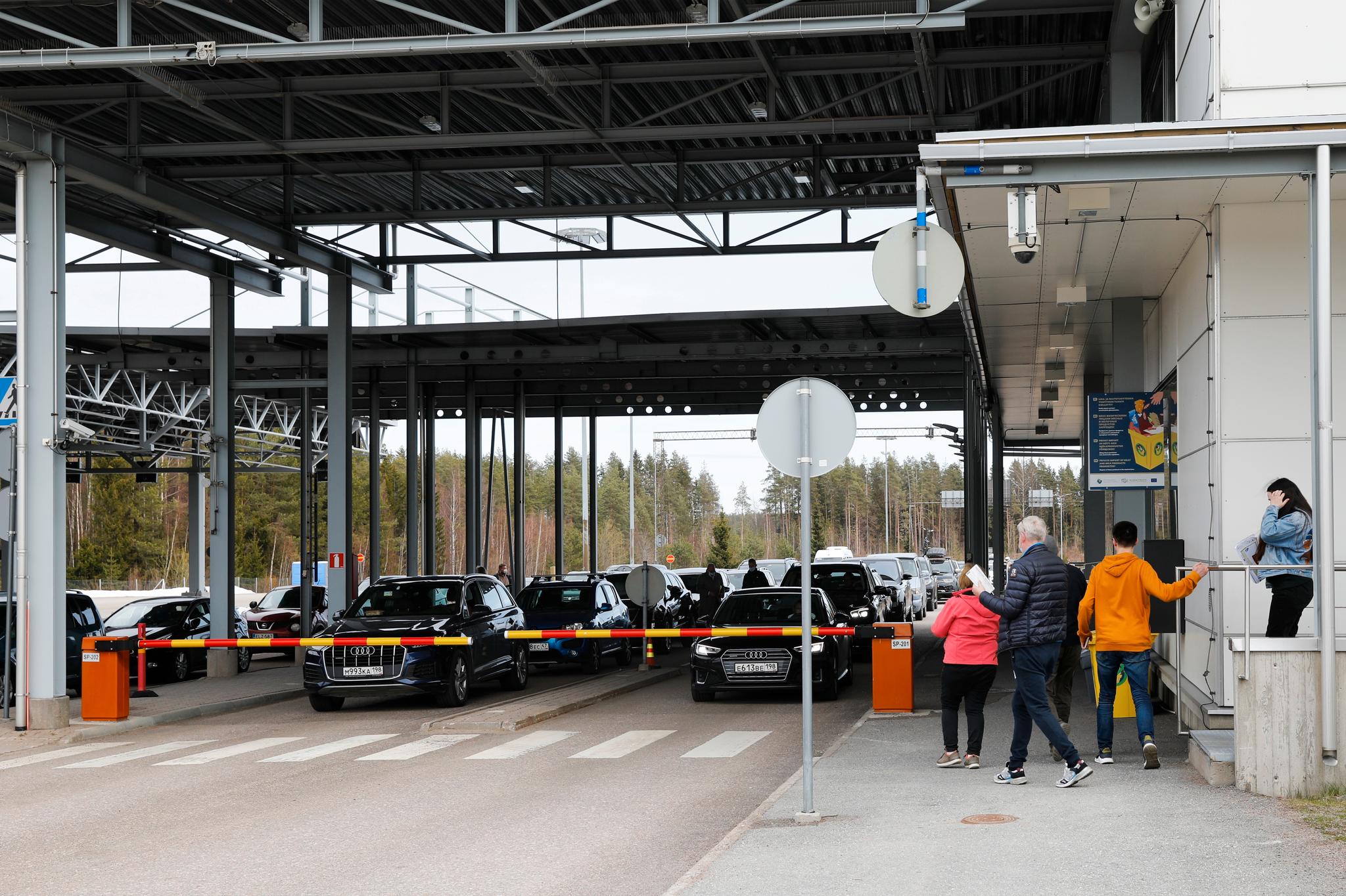 Aftenposten var ved Vaalimaa, en finsk grensestasjon mot Russland, i begynnelsen av mai. Da var kun to av 12 kontrollposter åpne.