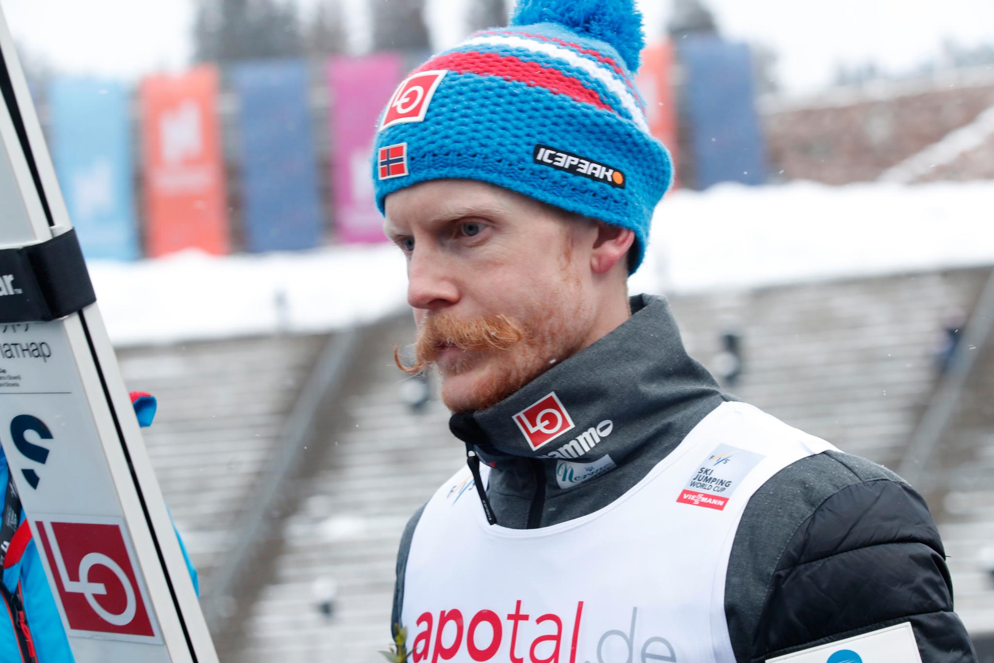 Robert Johansson fikk krympet sin sammenlagtledelse til 17,3 poeng etter mandagens kvalifisering på Lillehammer.