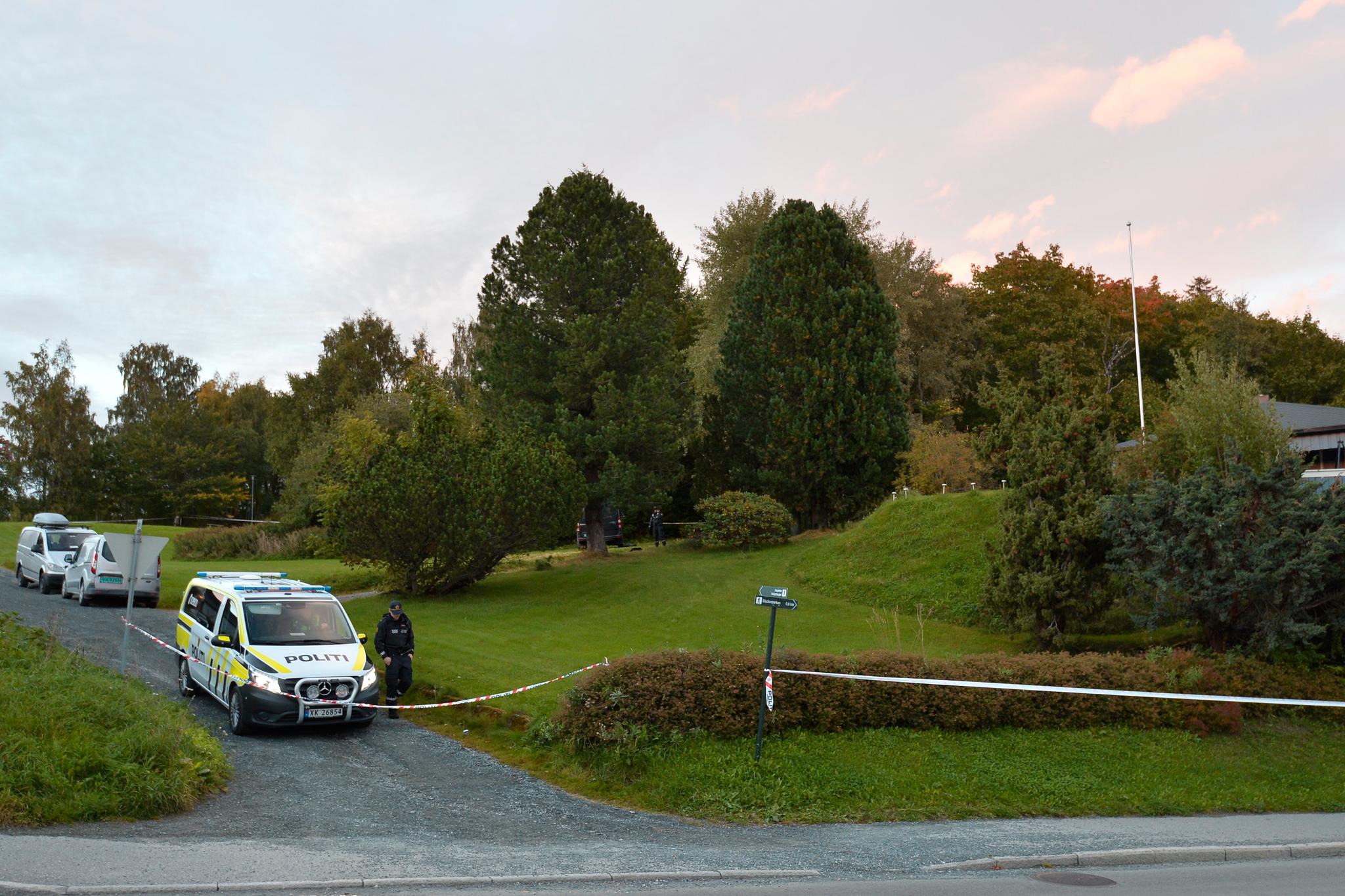 En mann i 30-årene ble torsdag funnet død på Staupshaugen i Levanger. Politiet betegner dødsfallet som mistenkelig og har startet etterforskning. 