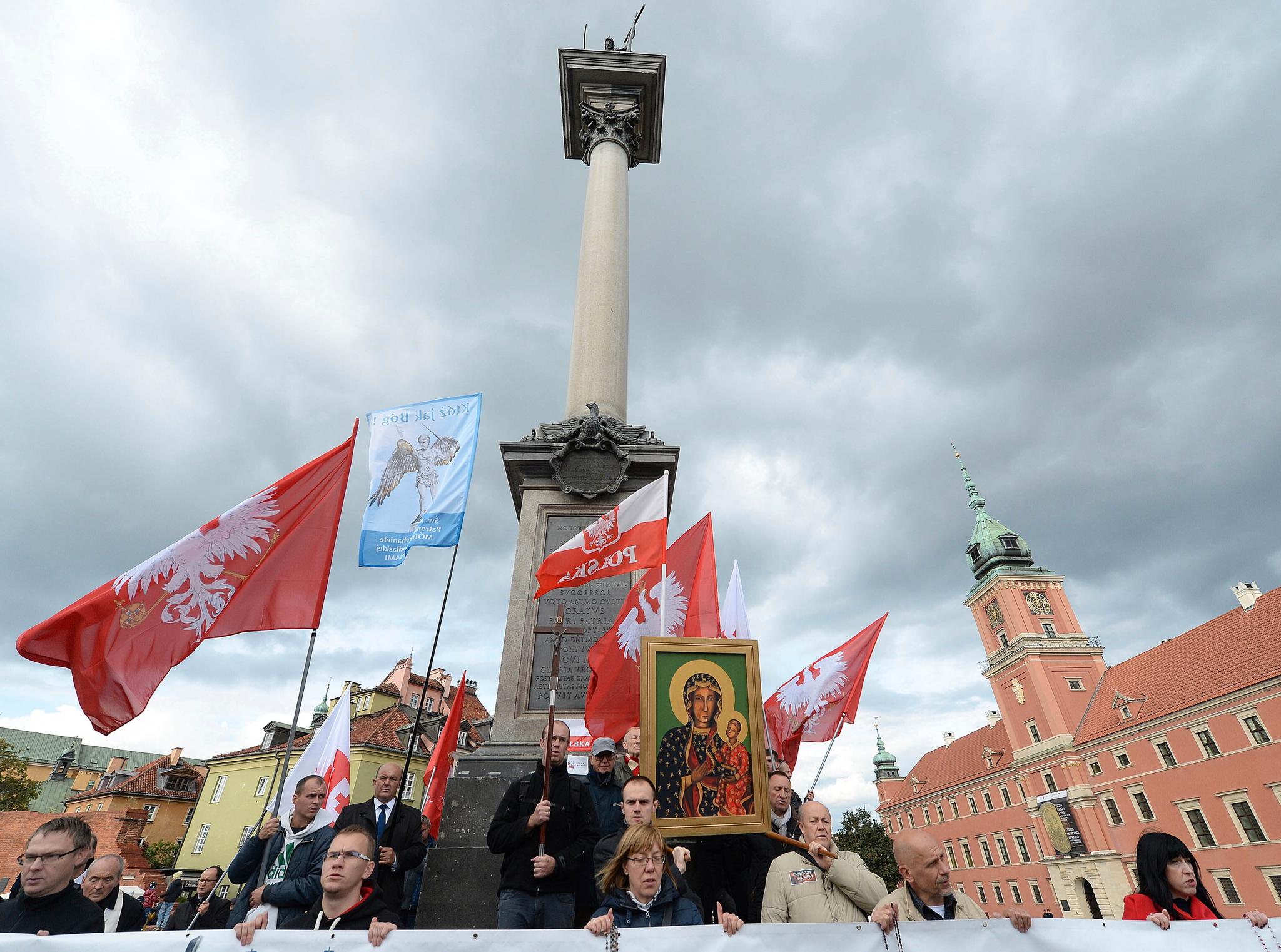 «Den nasjonale rosenkrans-marsjen» ble arrangert før valget i Polen. Deltagerne ba Gud om tilgivelse for at det var blitt arrangert Pride-parader. 