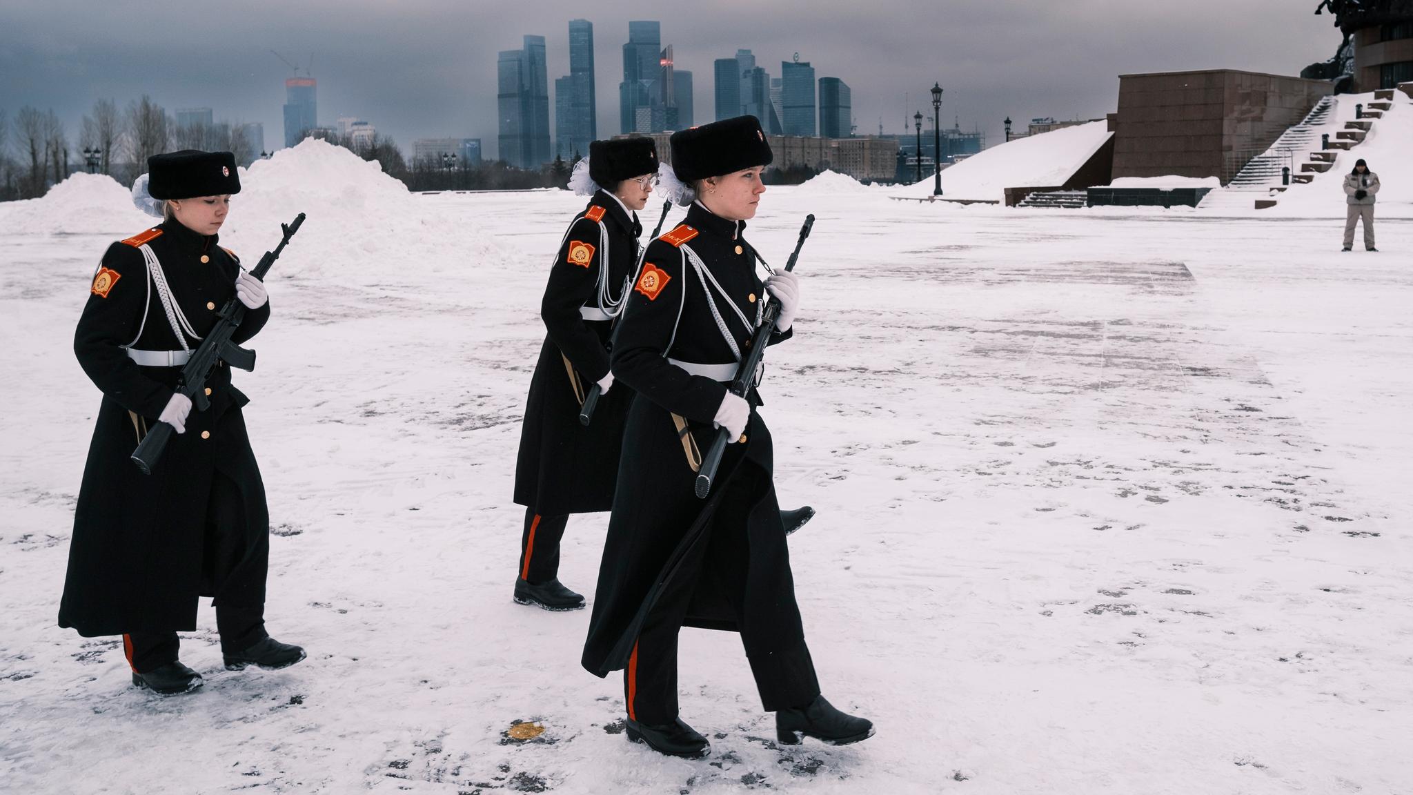 14-åringene marsjerer og skyter med gevær. Det kan bli farlig for Putin.