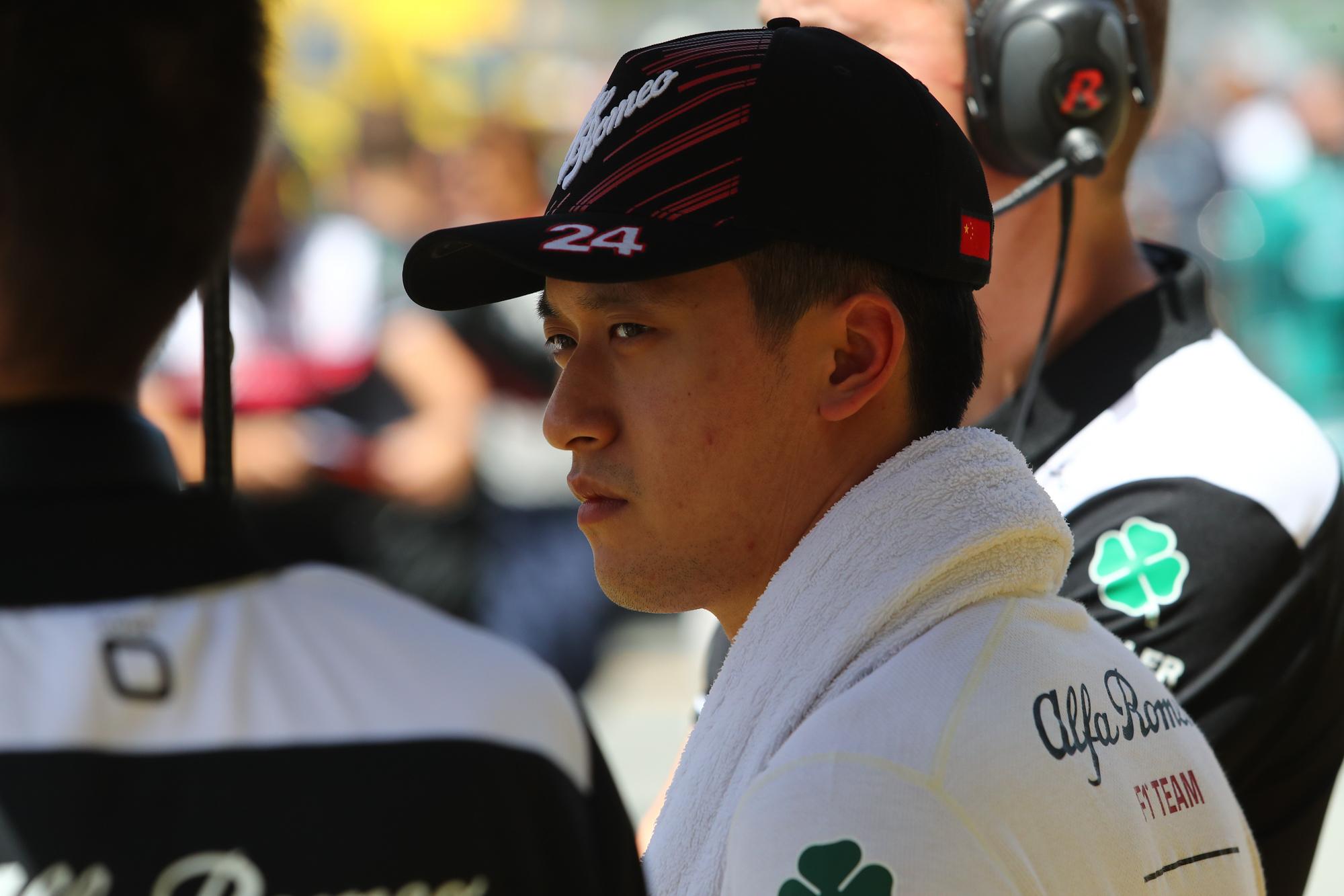 ZHOU PÅ DEN: Alfa Romeo-fører Guanyu Zhou har brutt hele tre ganger på grunn av biltrøbbel i løpet av sesongens første ni løp.