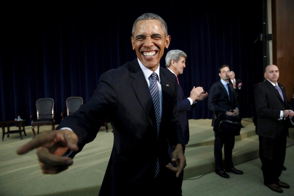 USAs president Barack Obama kan ha grunn til et lite smil. For første gang på over to år går han i pluss når folk spørres om han gjør en god jobb.
