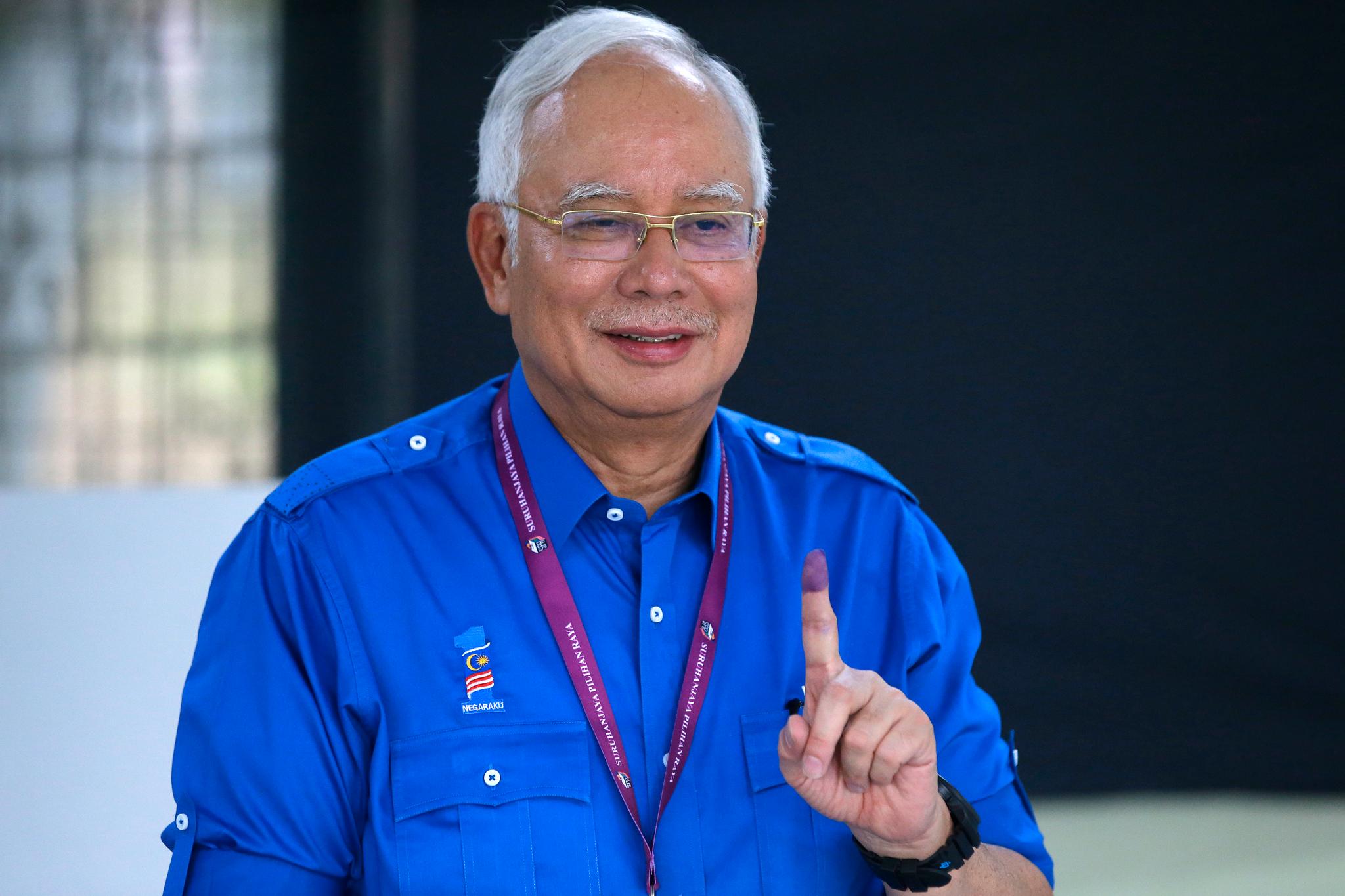  – Jeg og mine kolleger vil tre av og akseptere folkets vilje, sa Razak etter å ha tapt valget i Malaysia. Han var statsminister i seks år. 