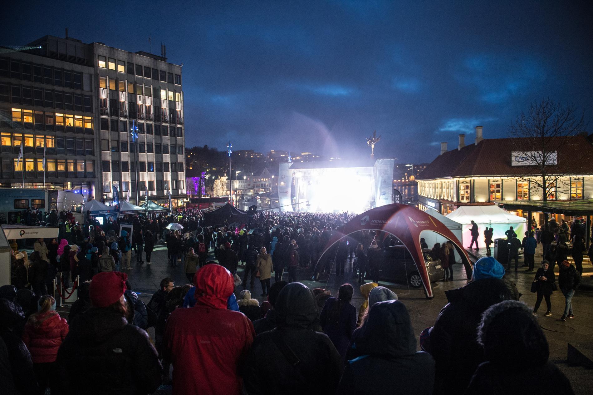 5000 møtte opp til Vinterlyd på torget i Stavanger torsdag kveld. 