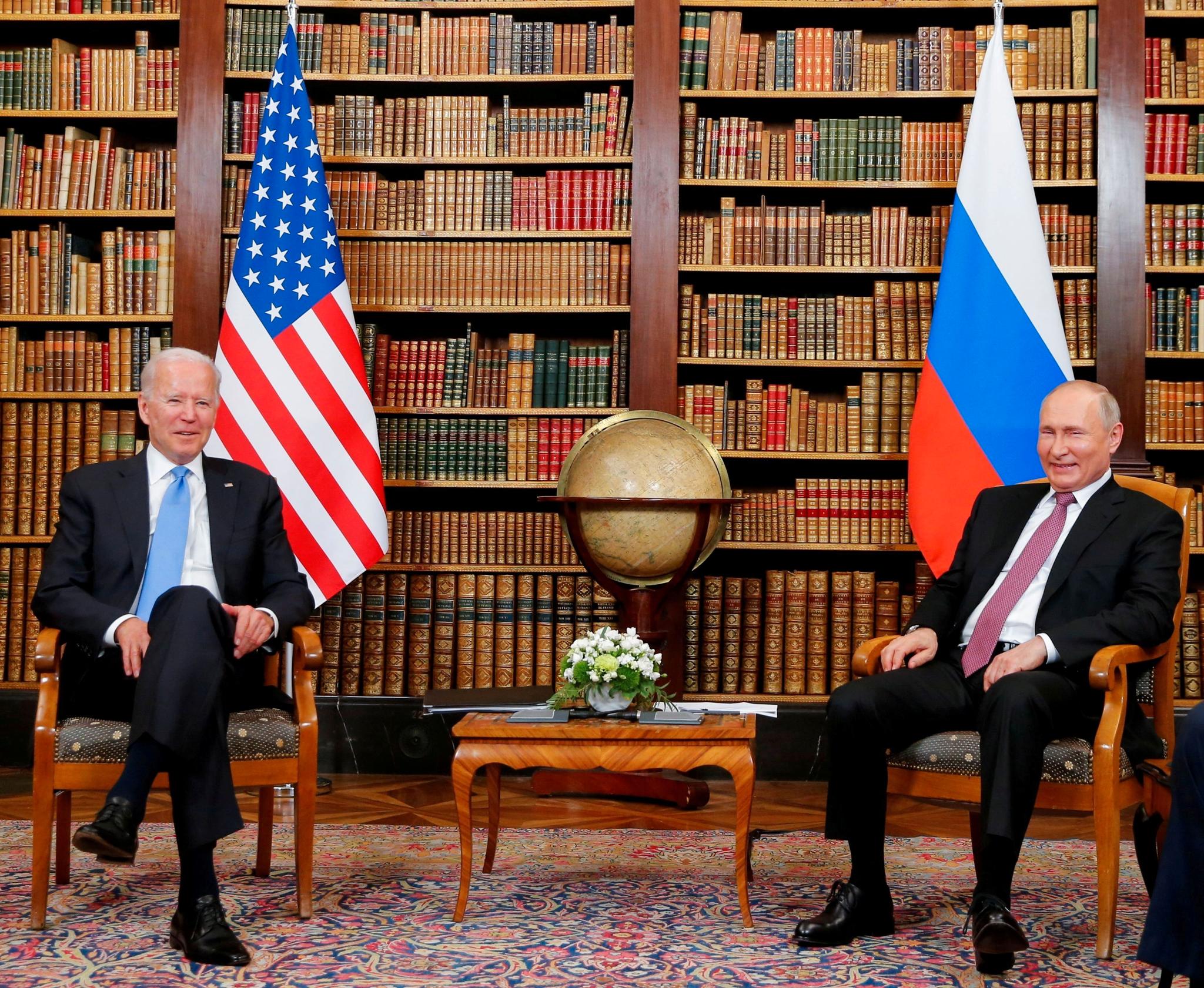 Biden og Putin hadde sitt første toppmøte i Genève i juni. Nå står situasjonen i Ukraina på dagsordenen. 