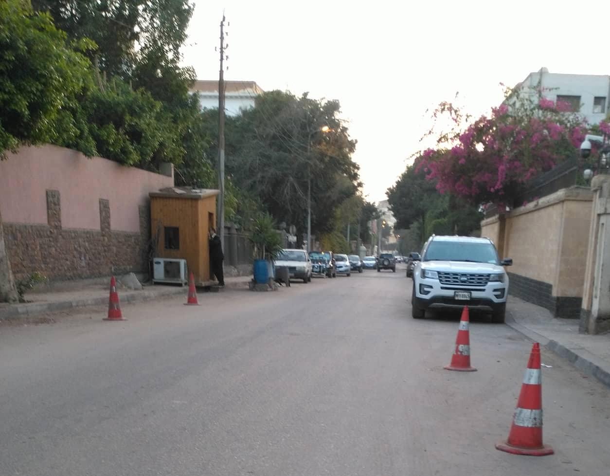 The entrance to the Shaher Abdulhak-family’s residence i Heliopolis, Cairo is seen to the left in this street. A journalist from the investigative network ARIJ has made this photograph on behalf of Aftenposten. He was chased away by armed guards shortly after the picture was taken.