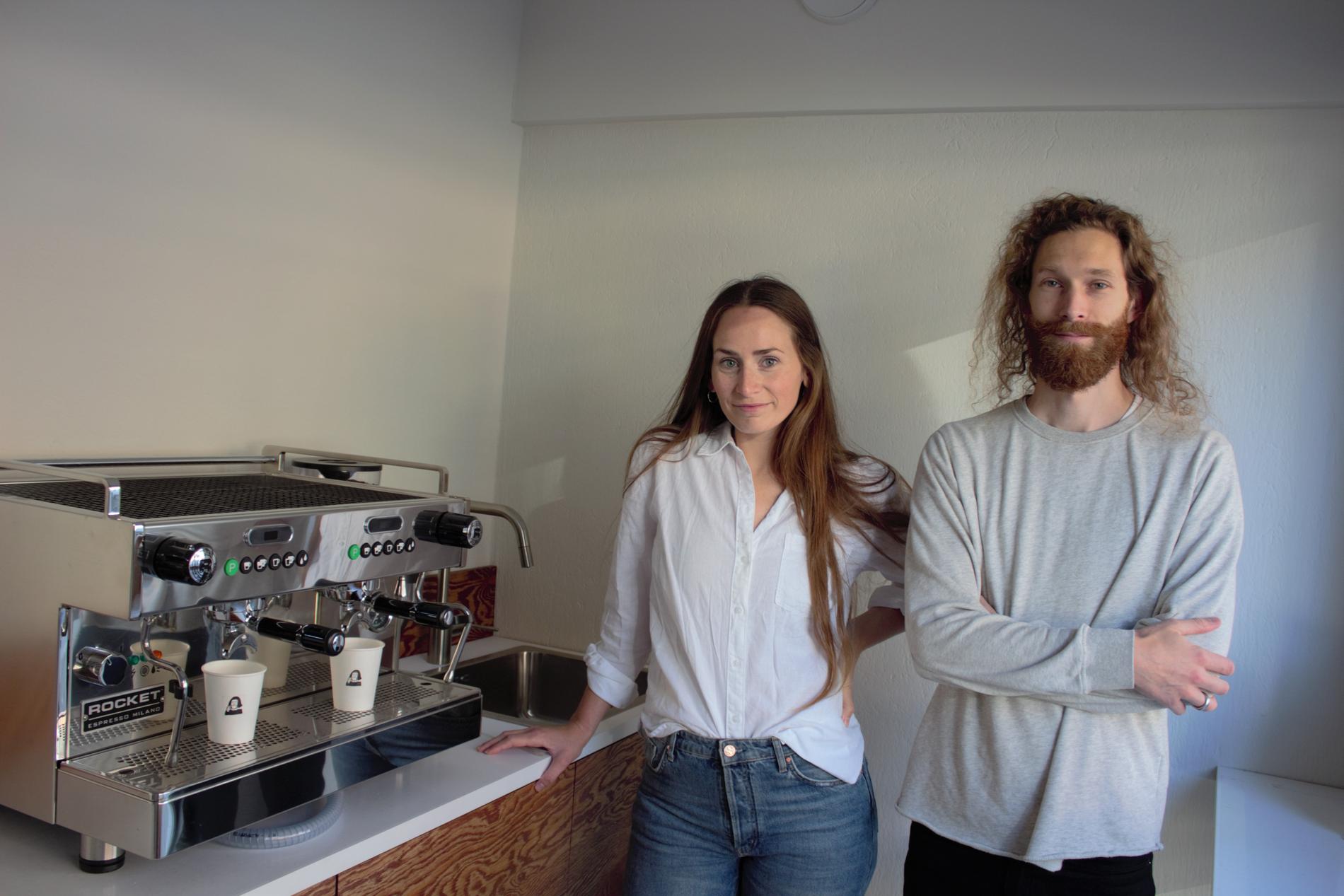 I dette lille lokalet vil Anne Hjelmeland og Tim Steer servere kaffe og bygge nye vennskap. 