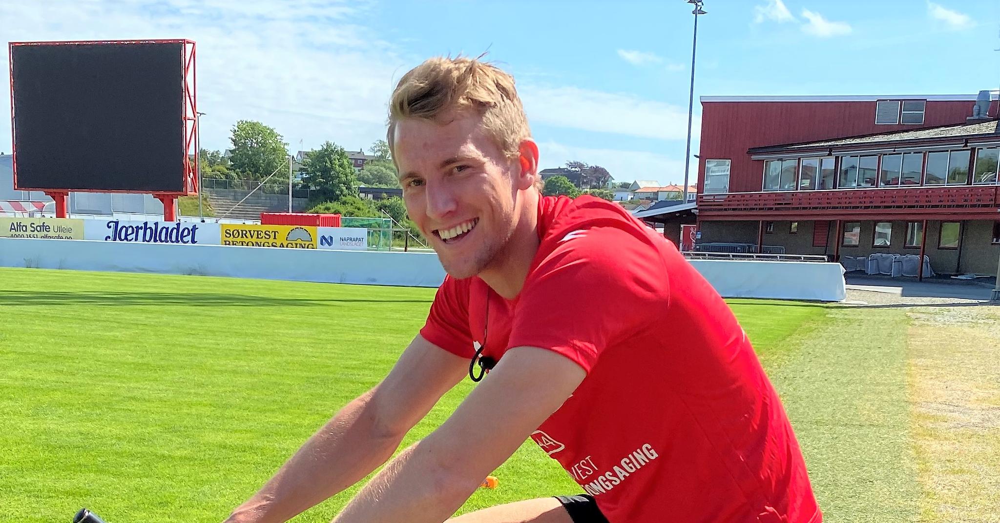 Joachim Emil Godhei Holtan er hans fulle navn, en 21-åring fra Øvrebø i Vennesla som nesten garanterer at han skal score så ofte at Bryne spiller seg opp i 1. divisjon.
