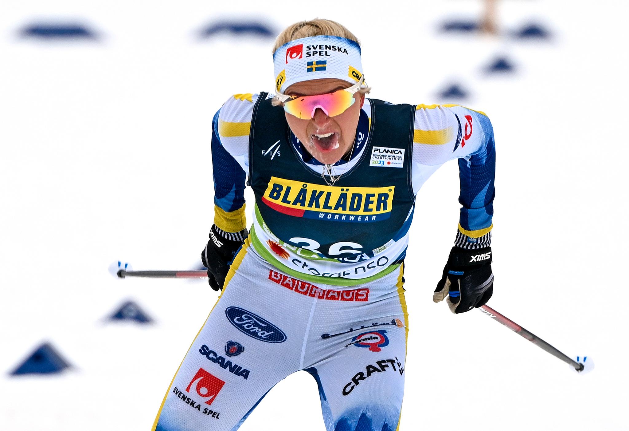 Frida Karlsson inn på oppløpet på vei til sølvmedalje på 10 km fri i VM.