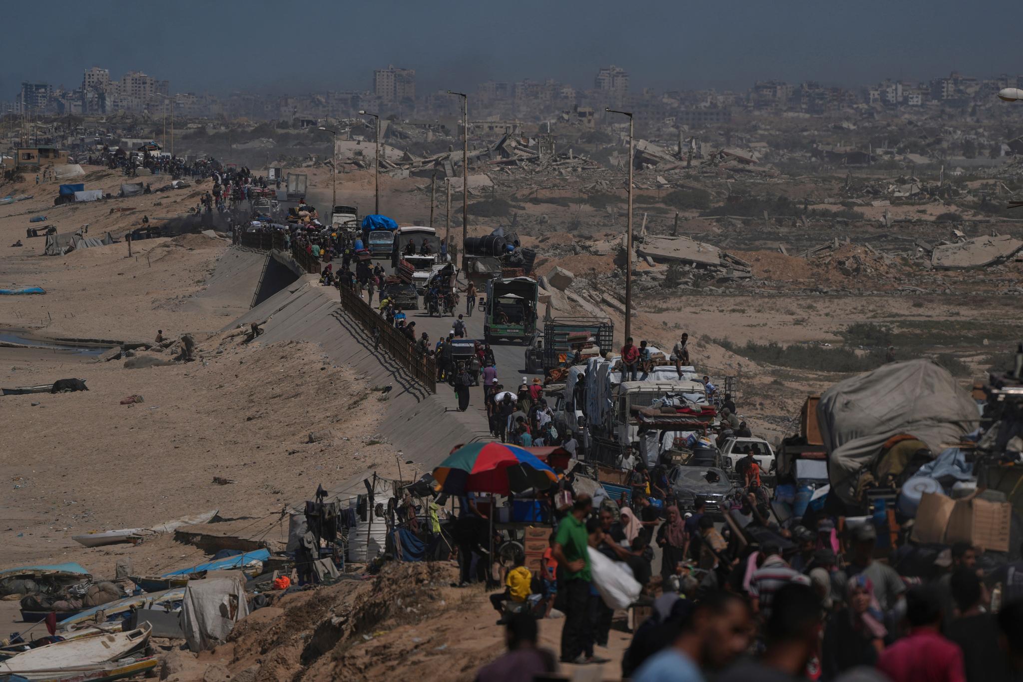 Minst 27 personer meldes drept i Gaza by i dag