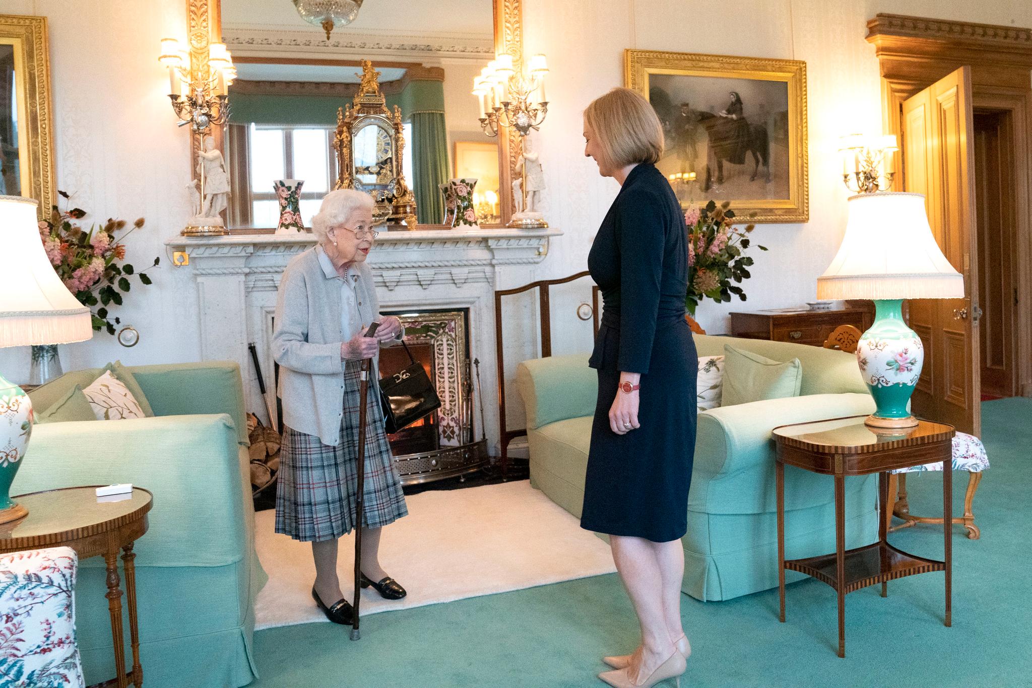 Liz Truss var hos dronning Elizabeth tirsdag ettermiddag  hvor hun formelt ble den tredje kvinnelige statsministeren i Storbritannias historie. 
